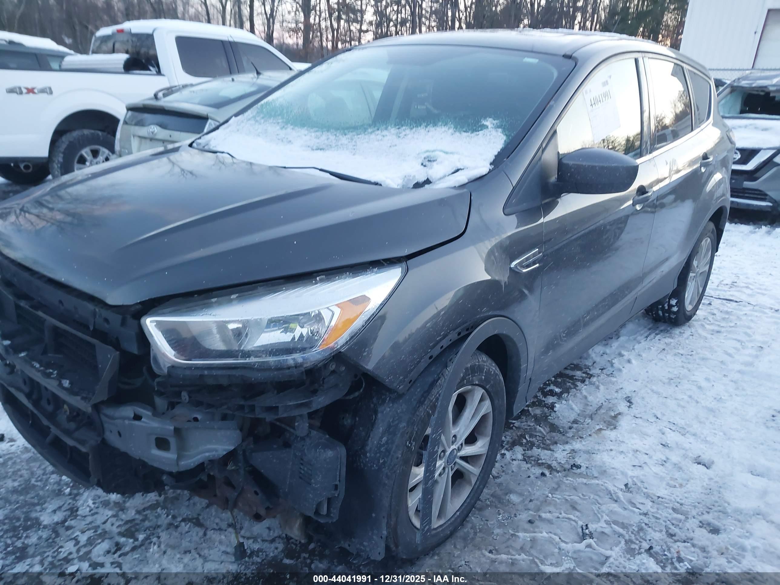 FORD ESCAPE image 2