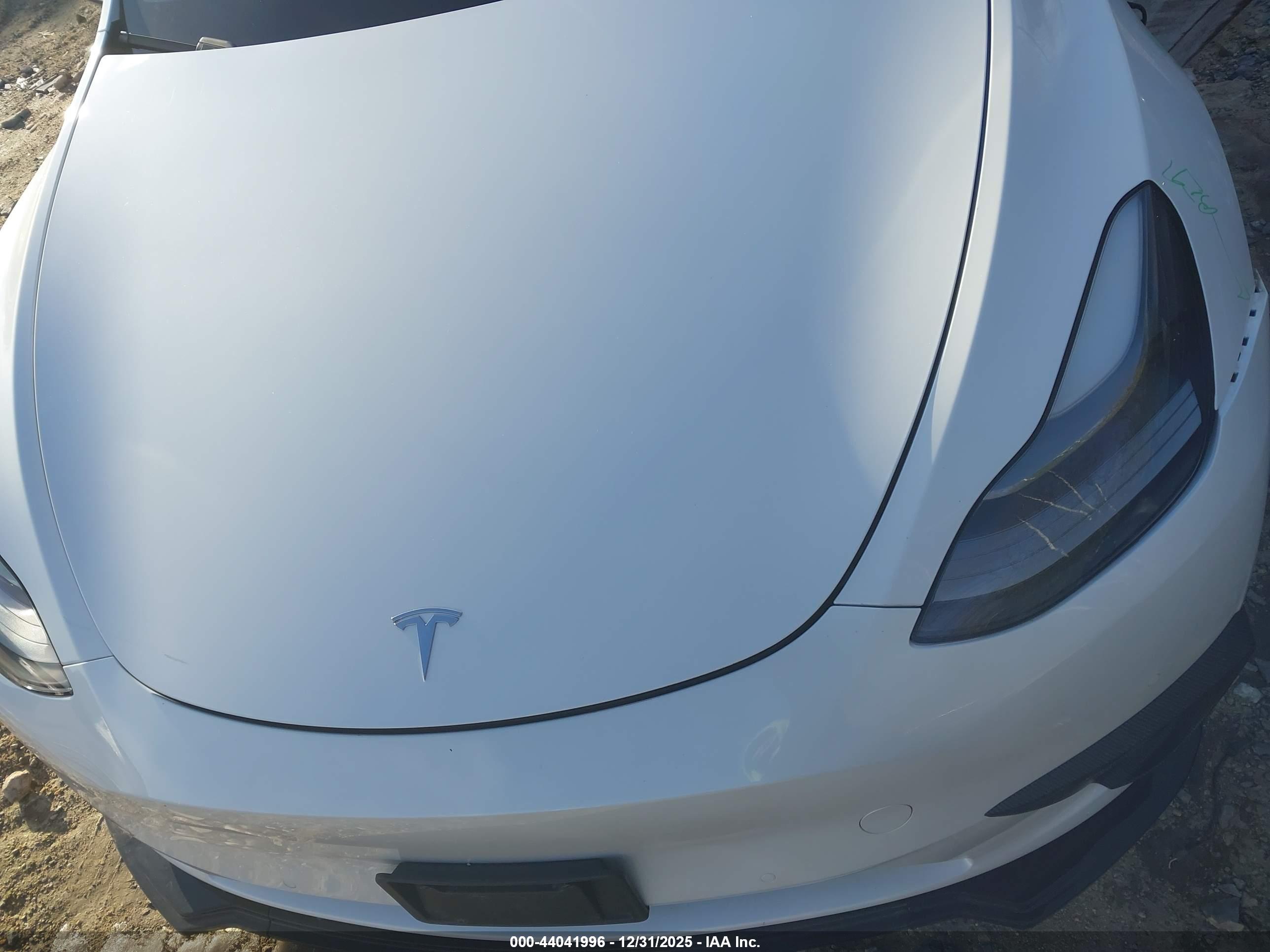 TESLA MODEL image 10