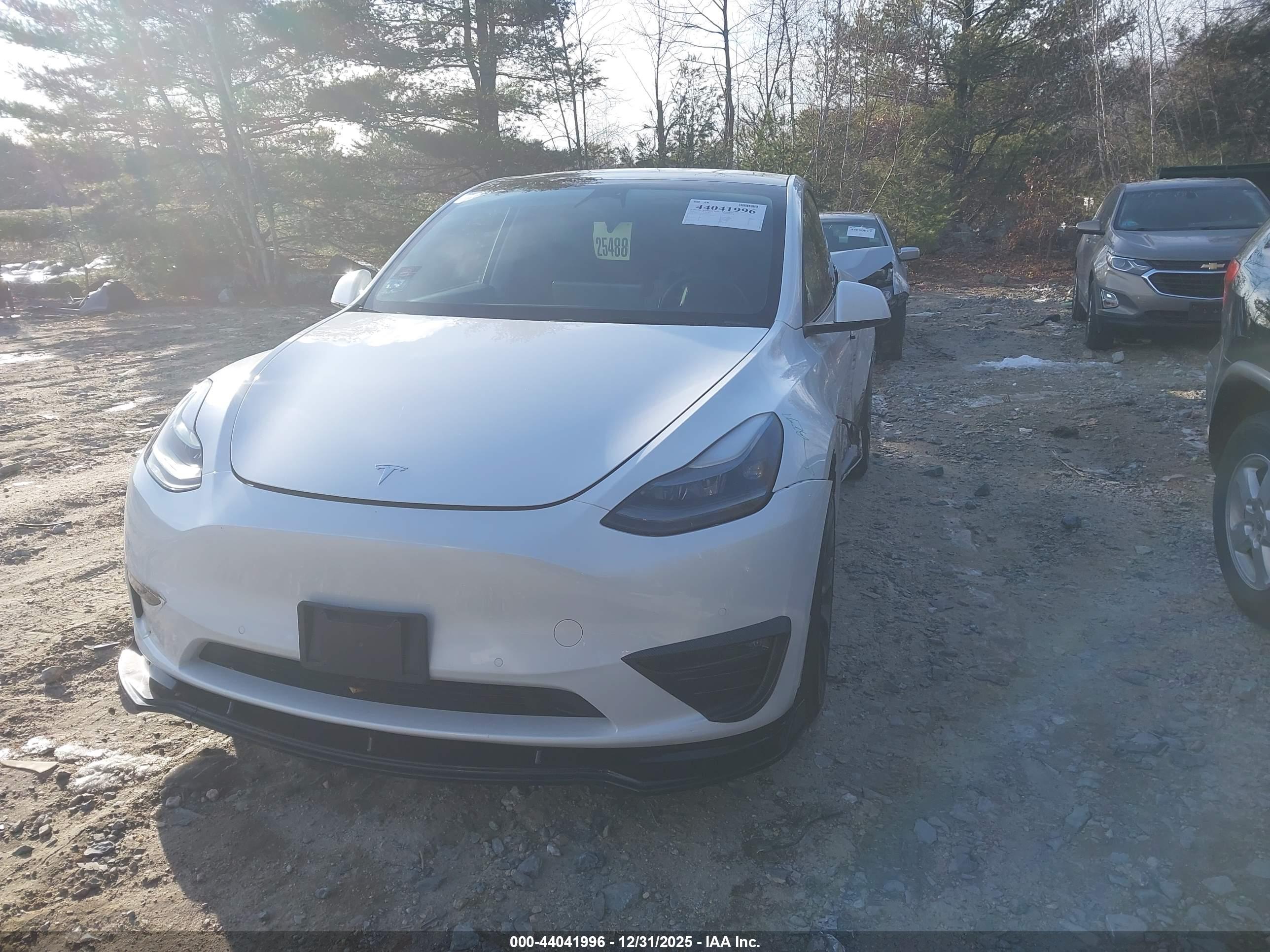 TESLA MODEL image 2