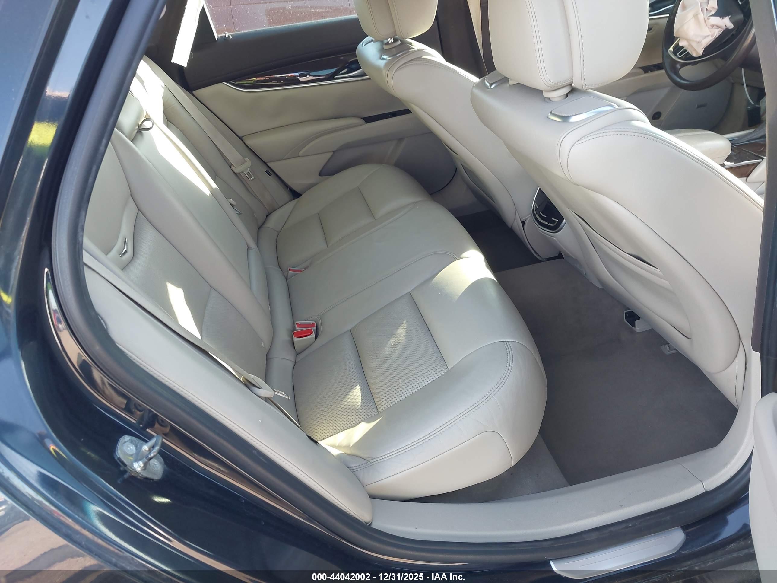 CADILLAC XTS image 8