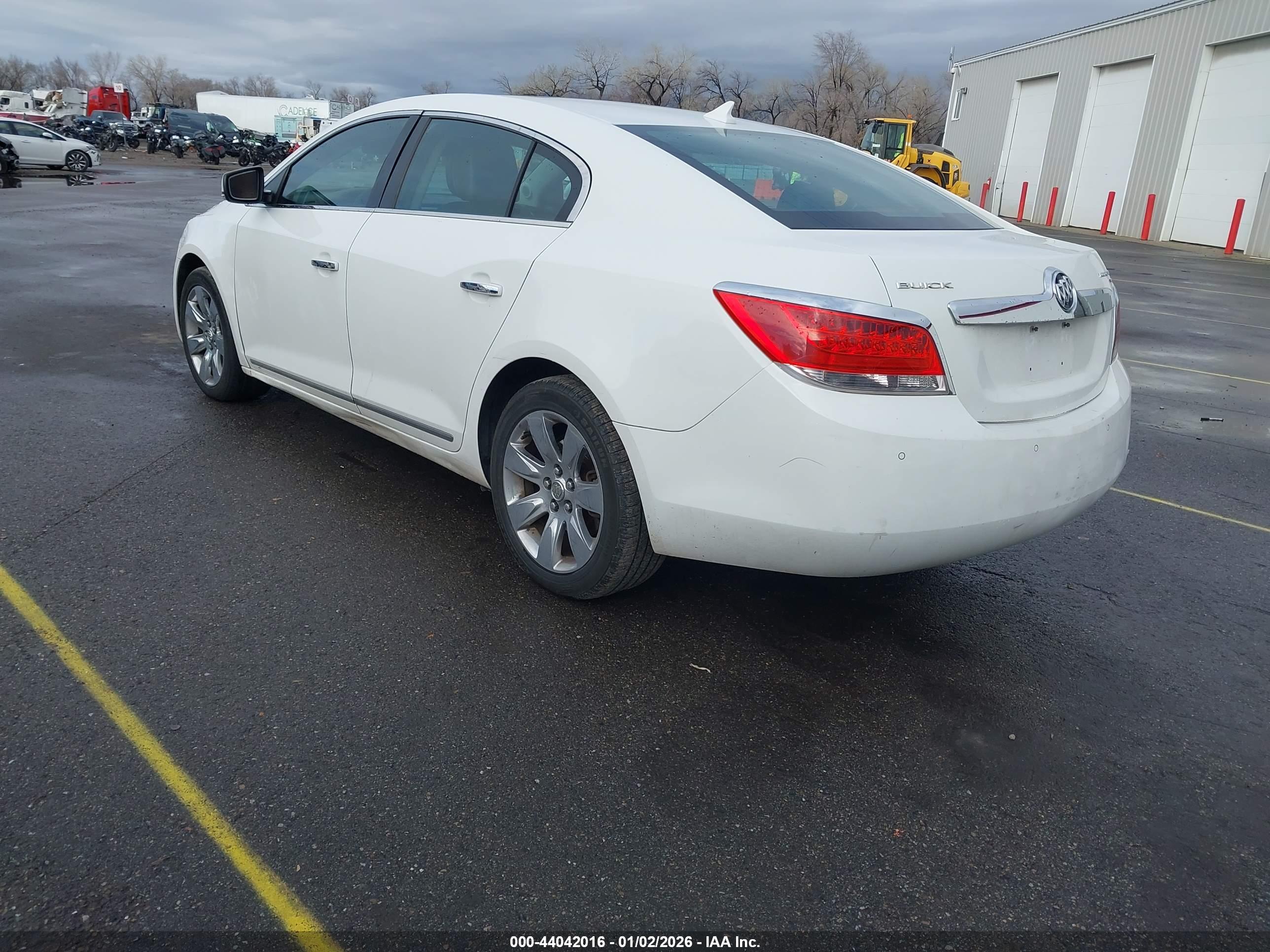 BUICK LACROSSE image 3