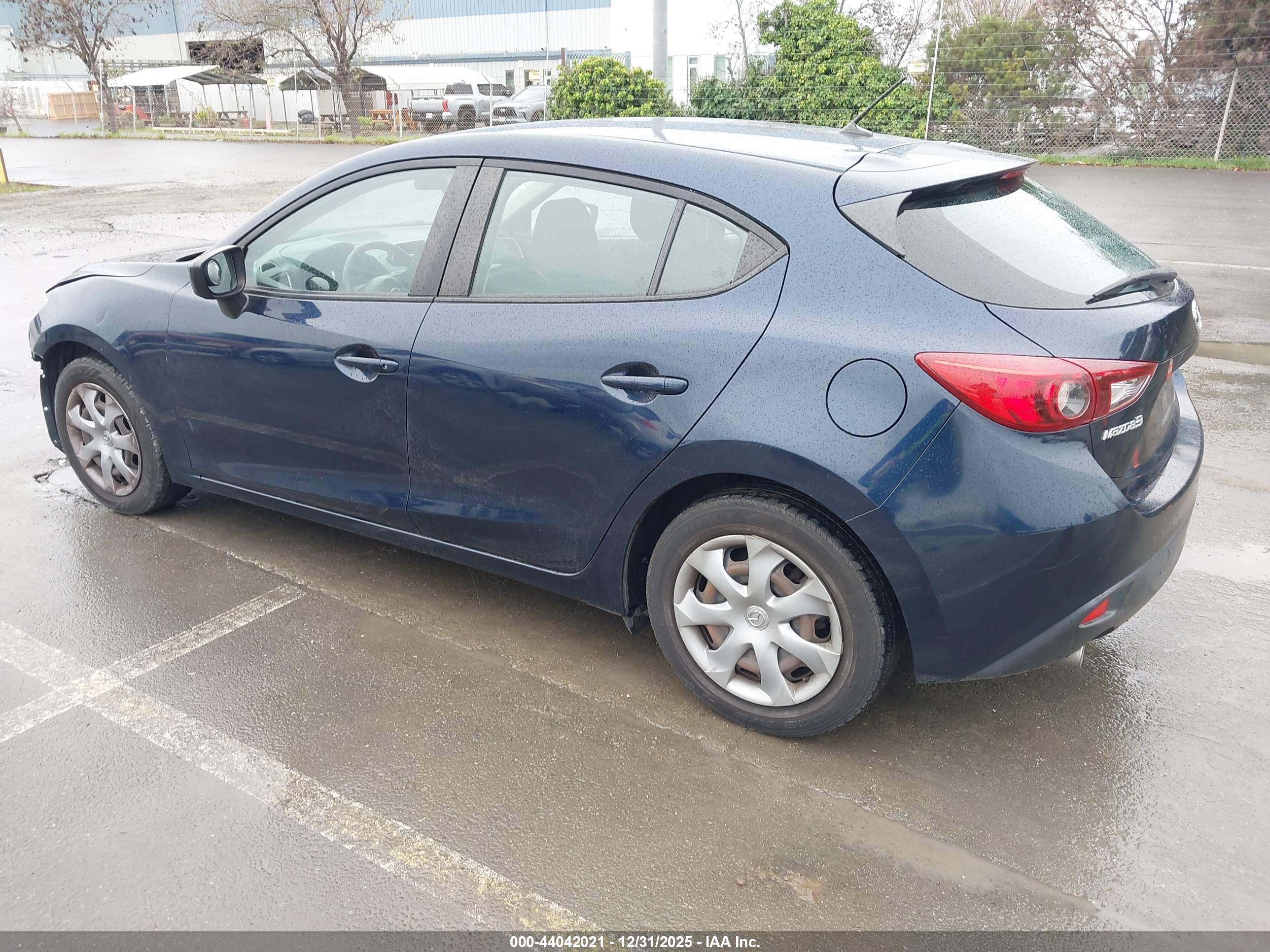 MAZDA MAZDA3 image 3