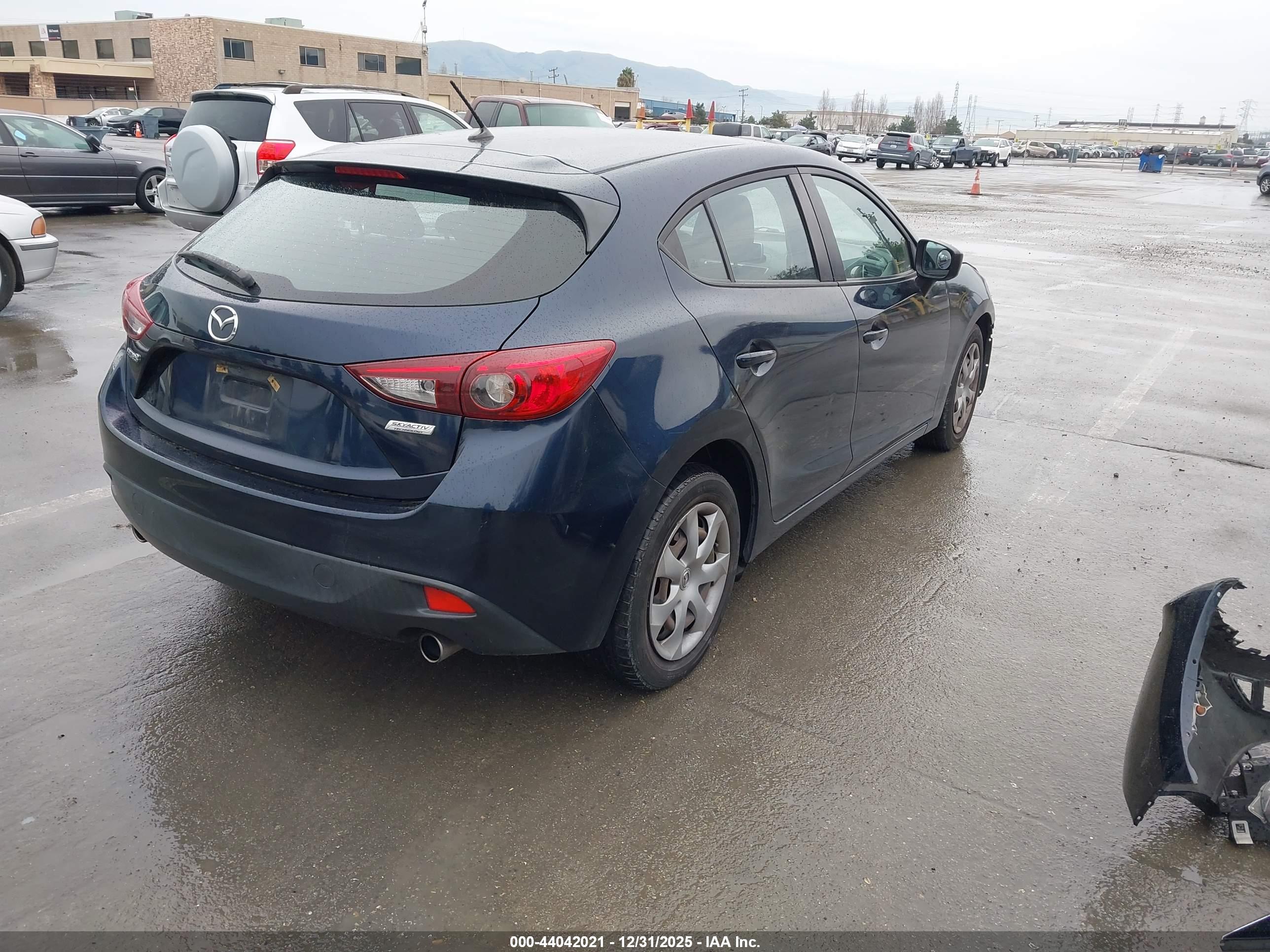 MAZDA MAZDA3 image 4