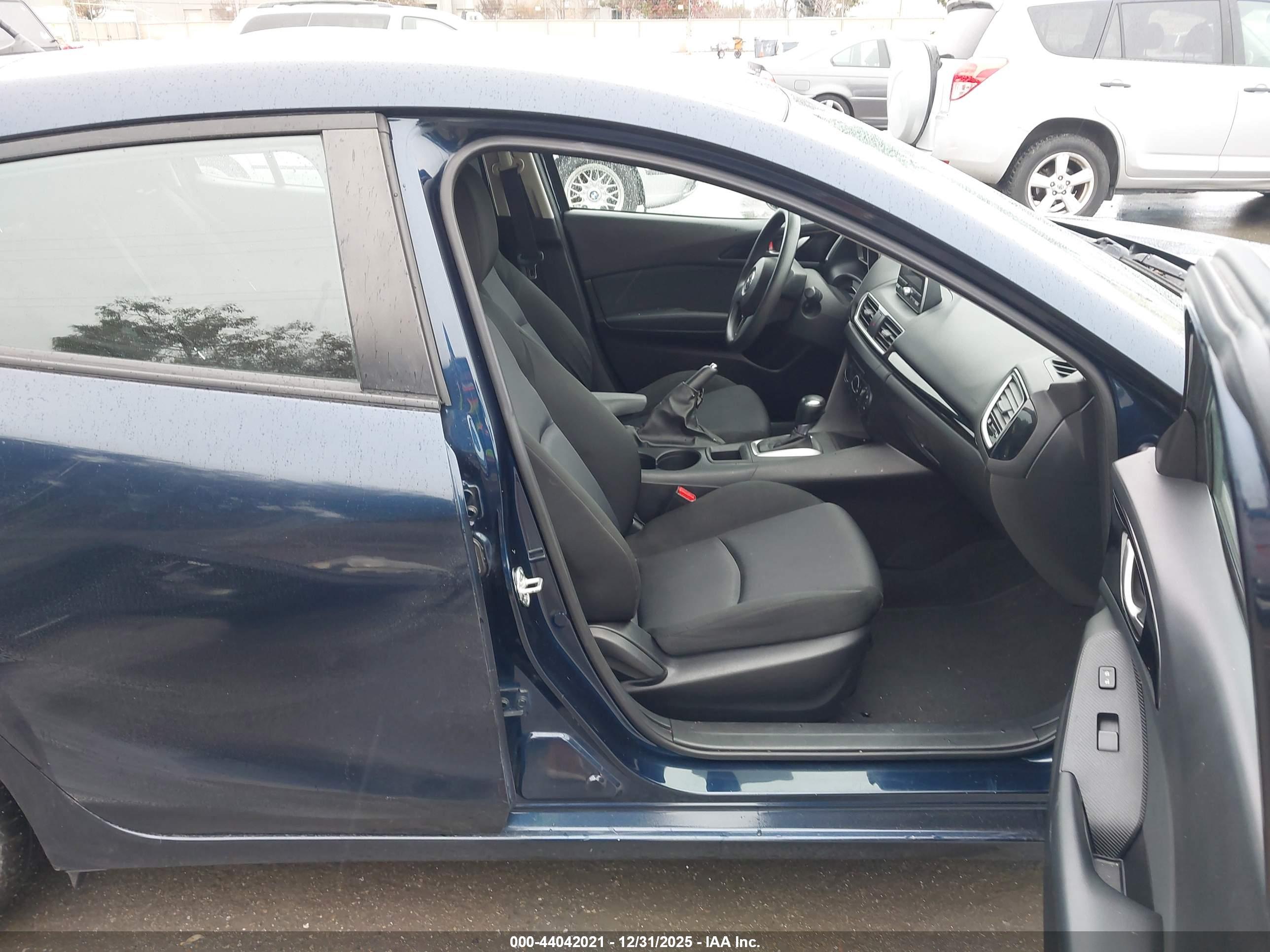 MAZDA MAZDA3 image 5