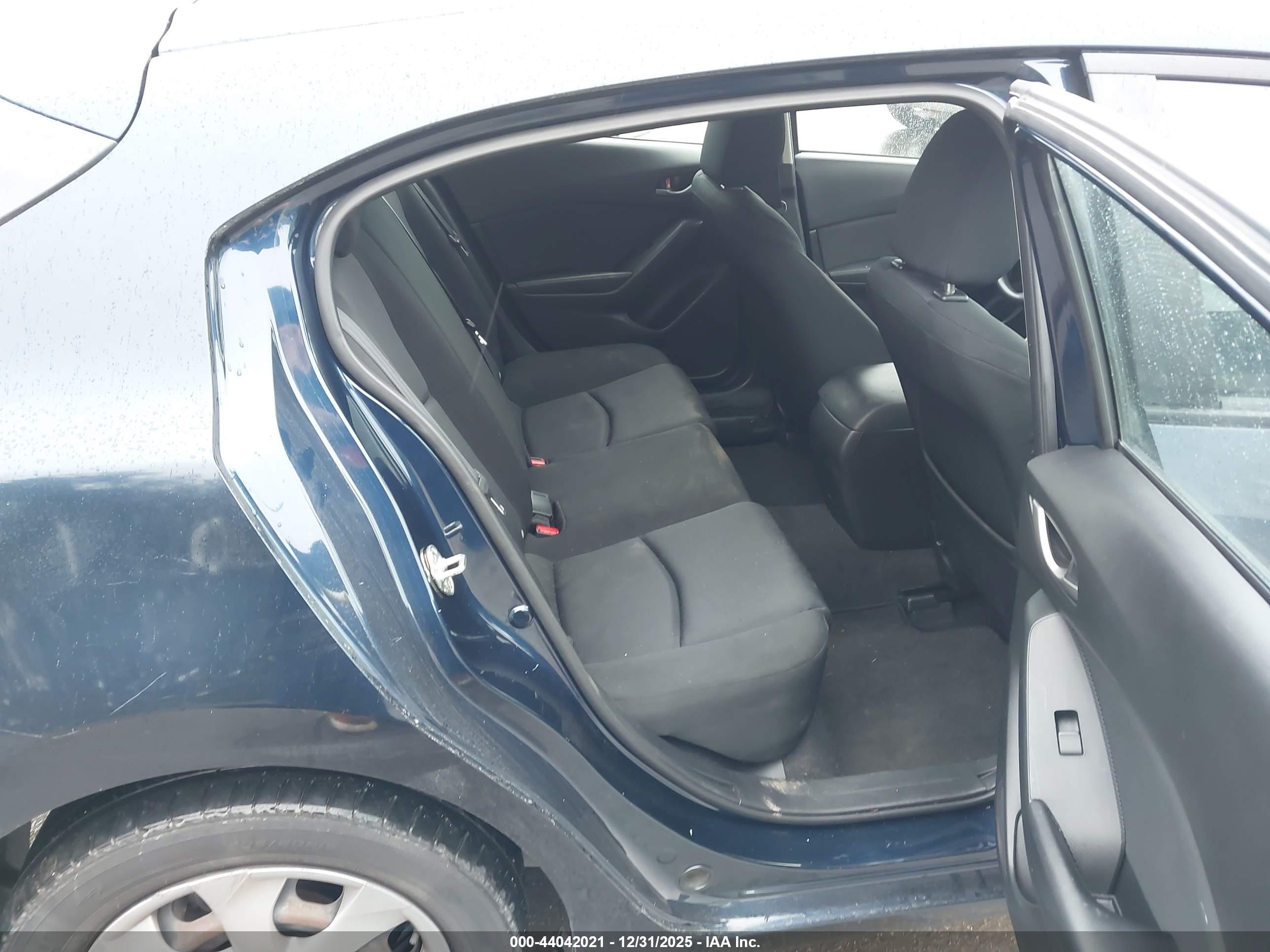 MAZDA MAZDA3 image 8