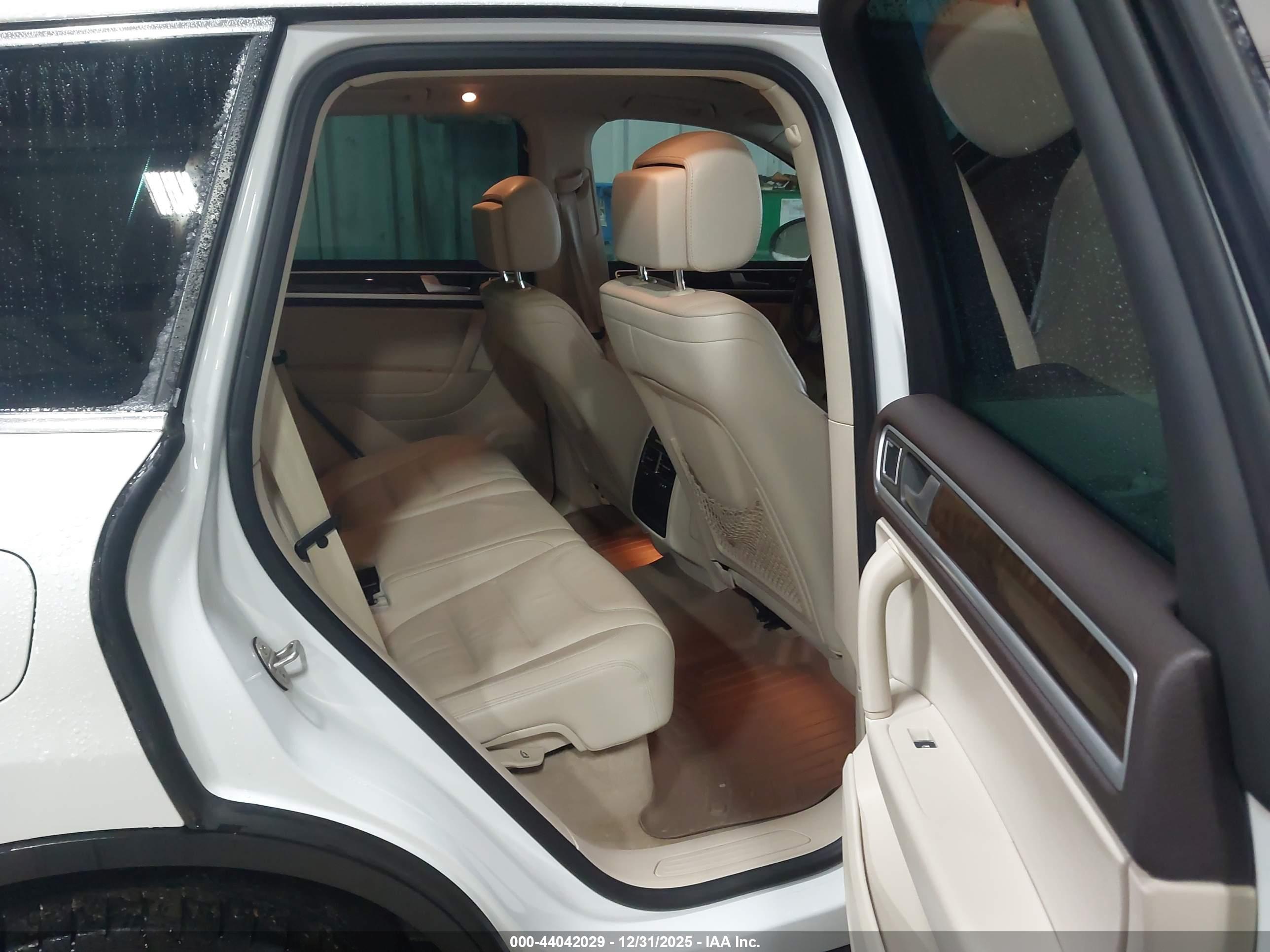 VOLKSWAGEN TOUAREG image 8