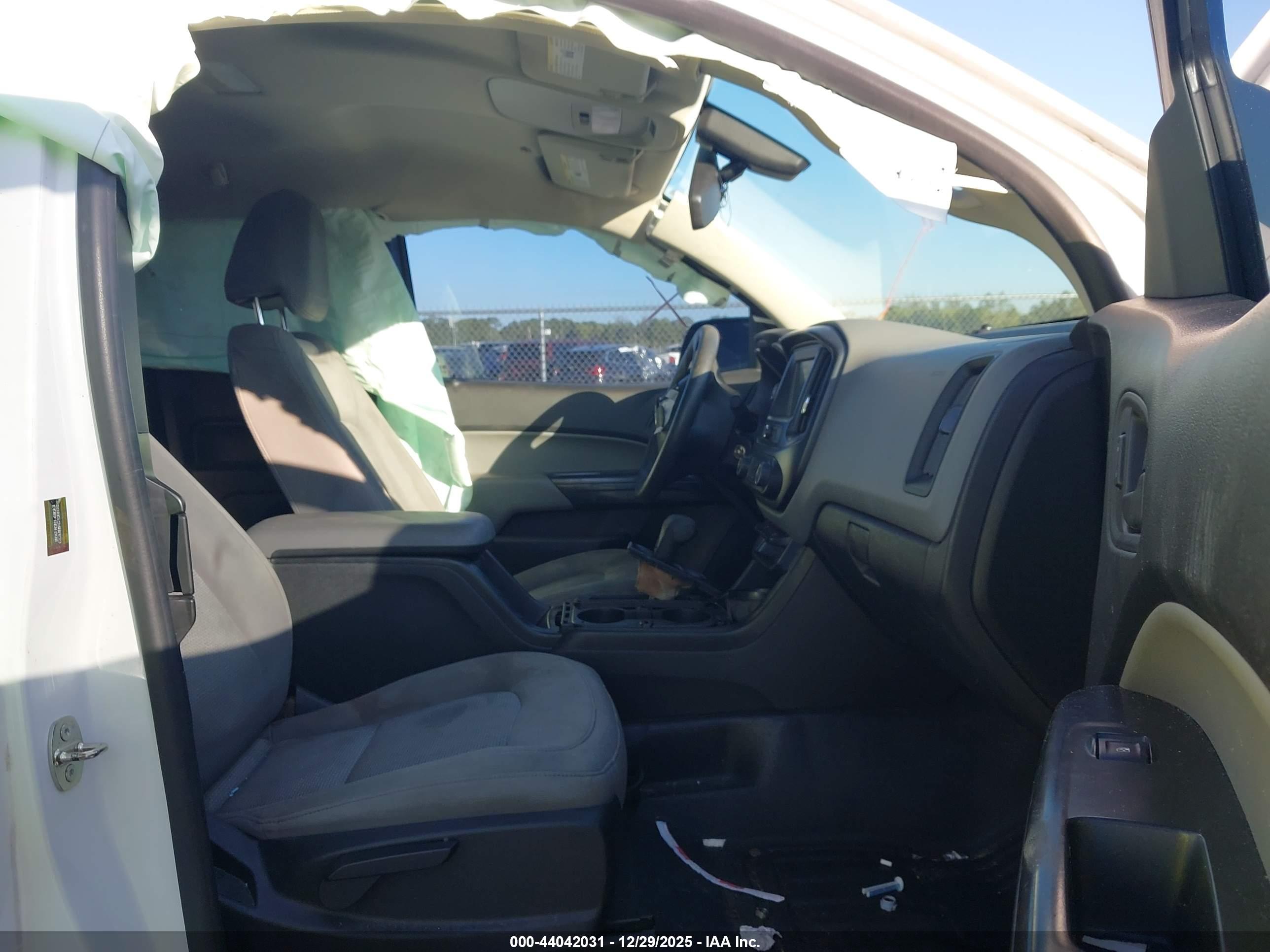 CHEVROLET COLORADO image 5