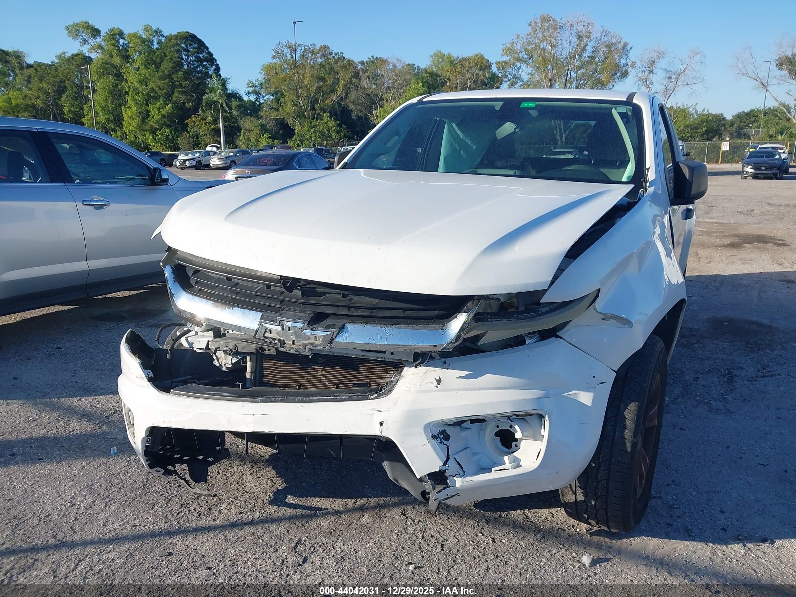 CHEVROLET COLORADO image 6