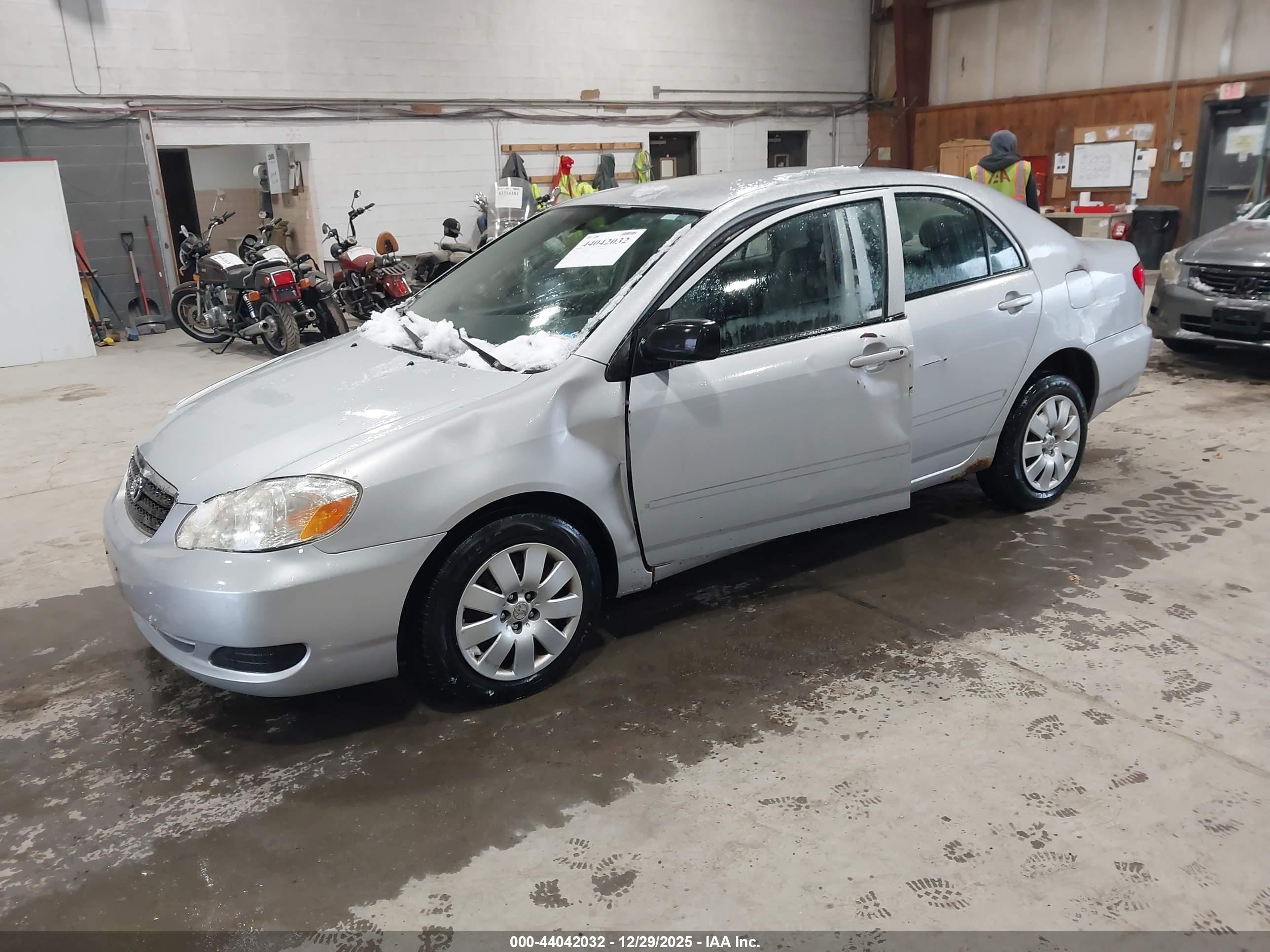 TOYOTA COROLLA image 2