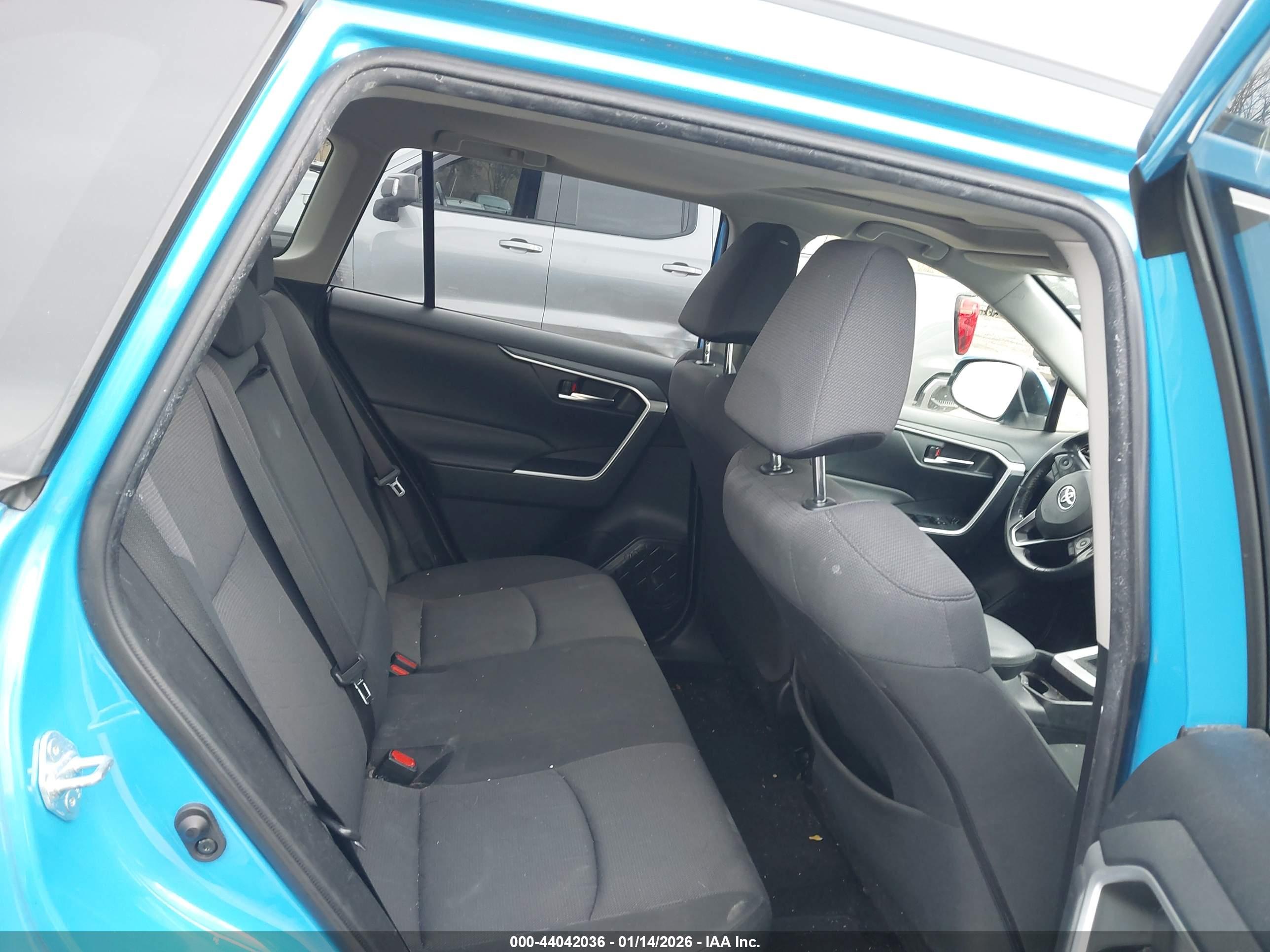 TOYOTA RAV4 image 8