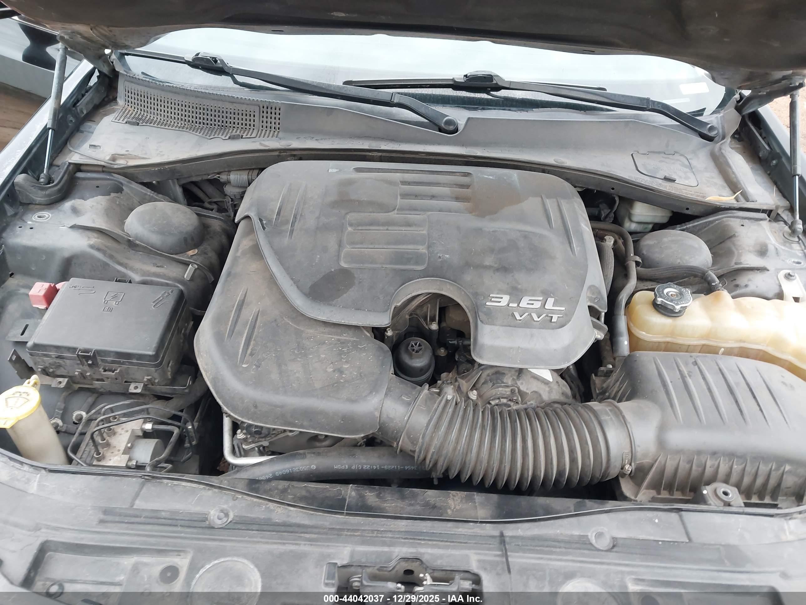 CHRYSLER 300 image 10