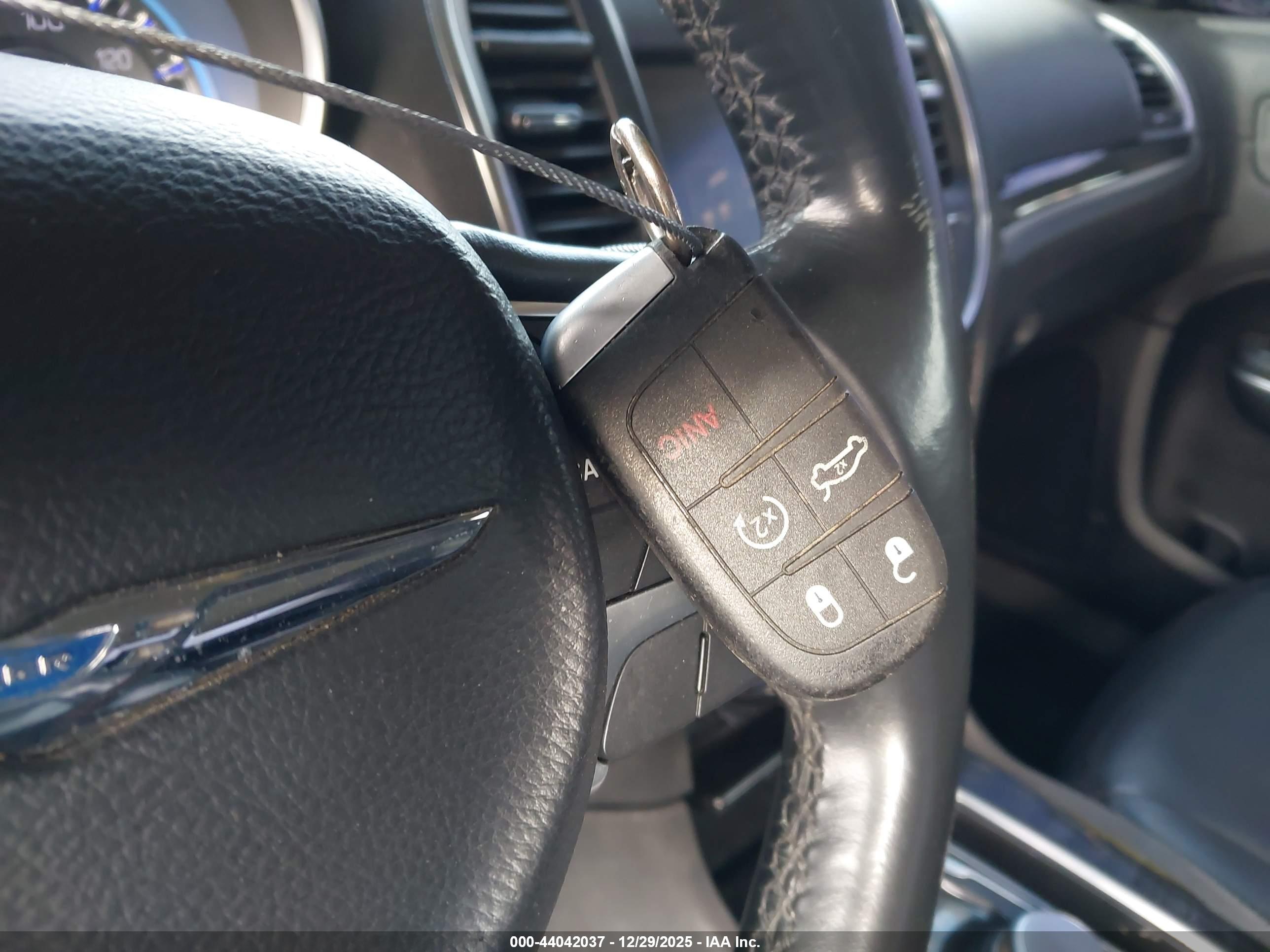 CHRYSLER 300 image 11