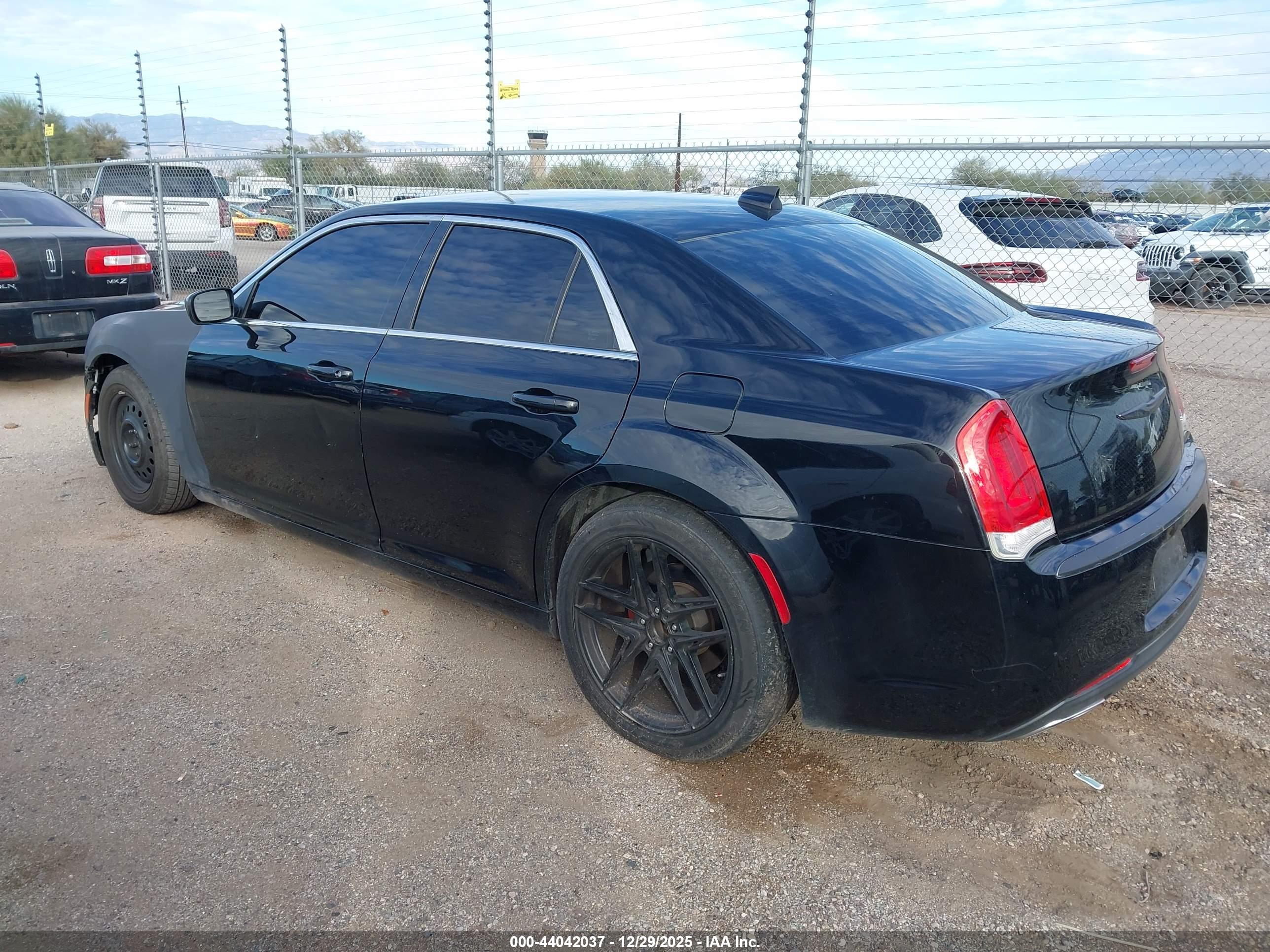 CHRYSLER 300 image 3