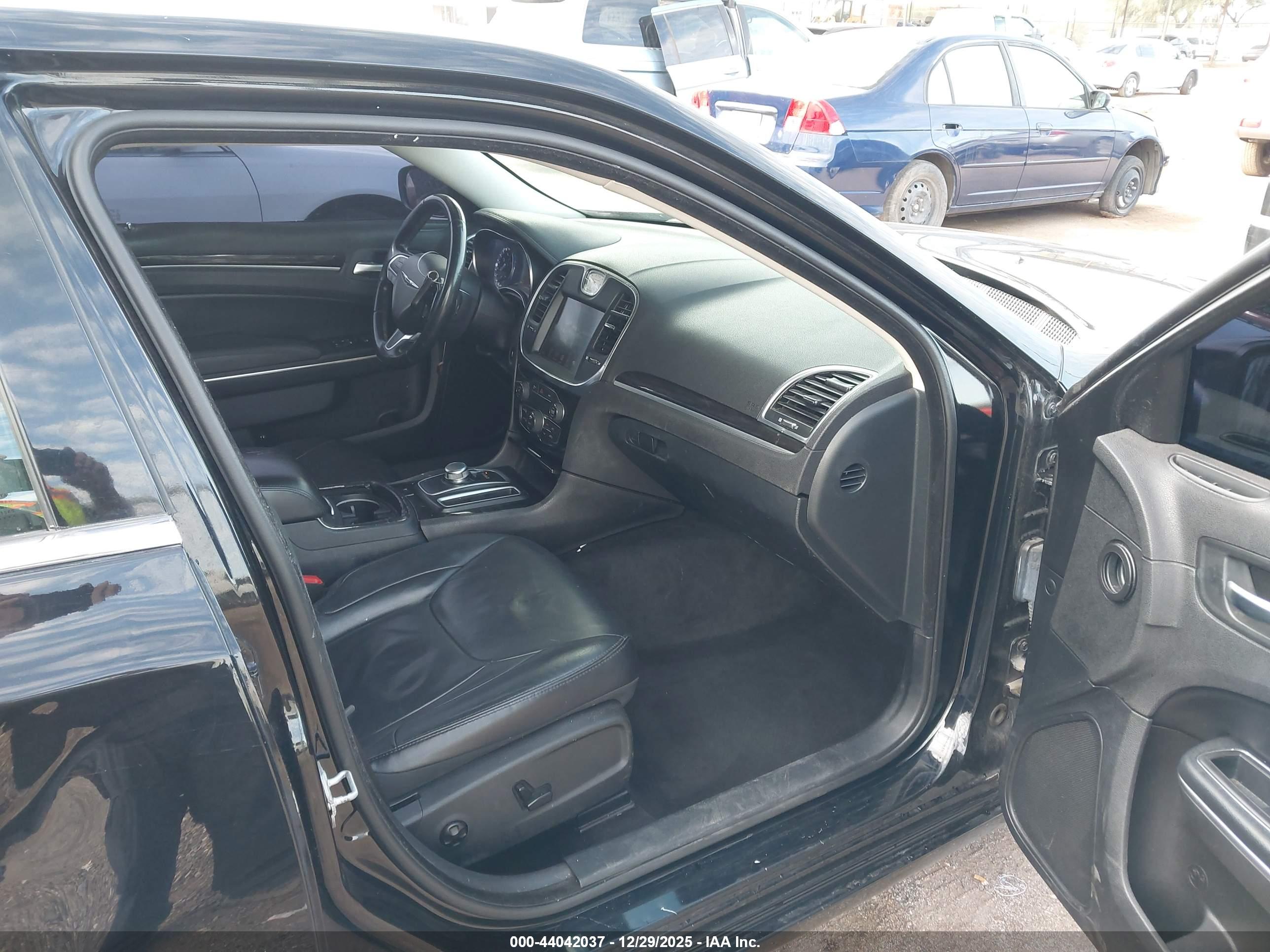 CHRYSLER 300 image 5