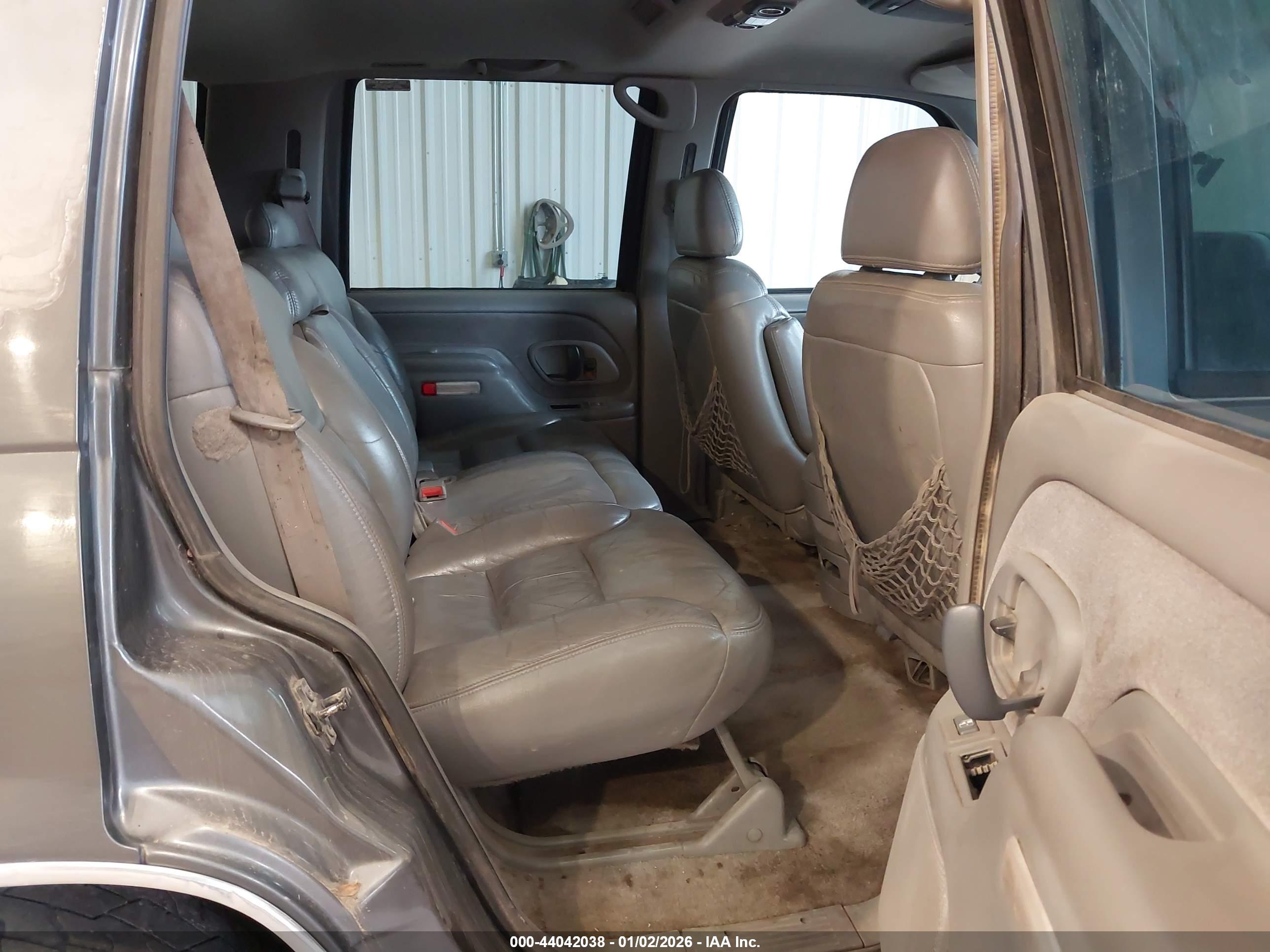 CHEVROLET TAHOE image 8