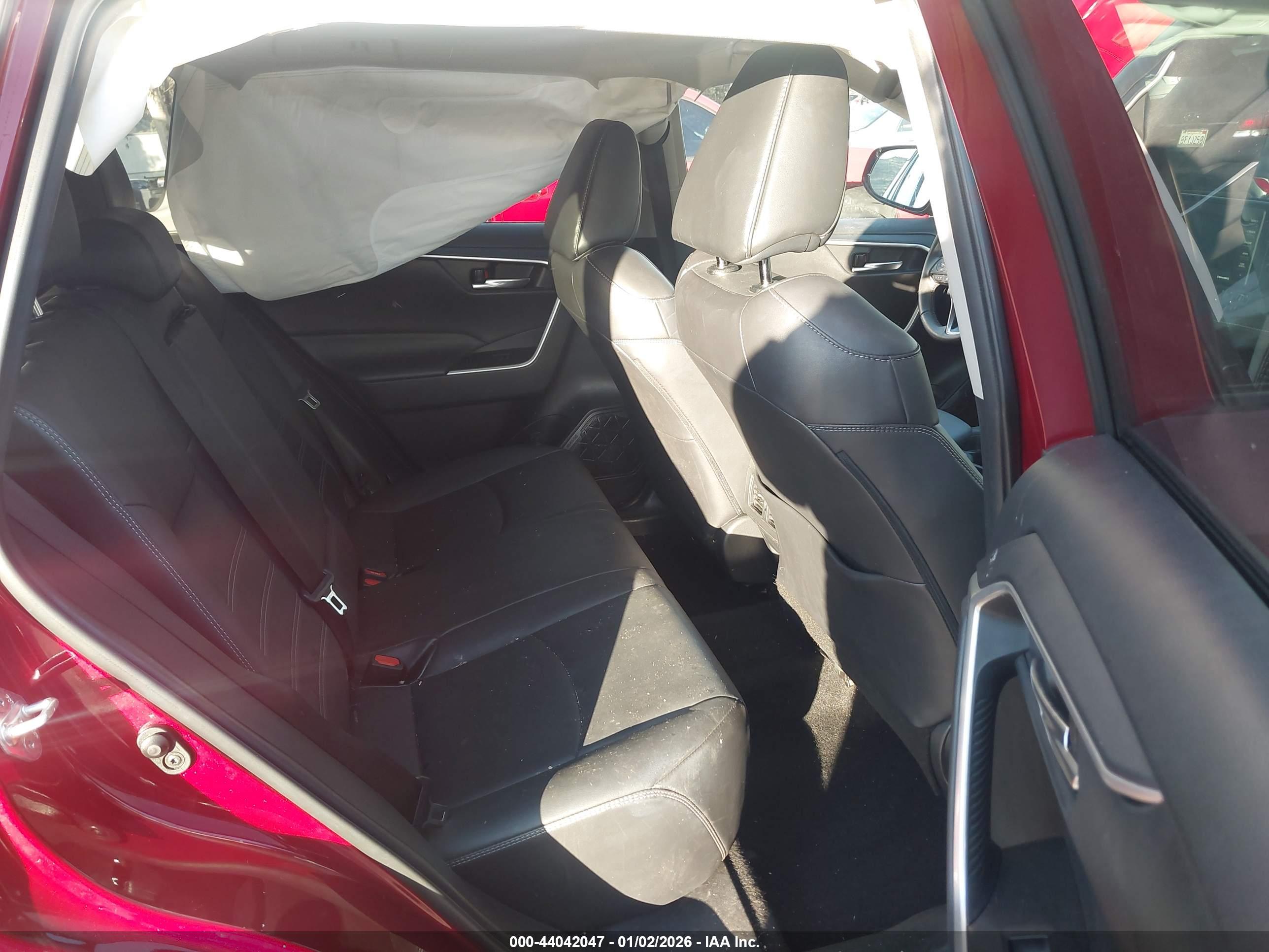 TOYOTA RAV4 image 8
