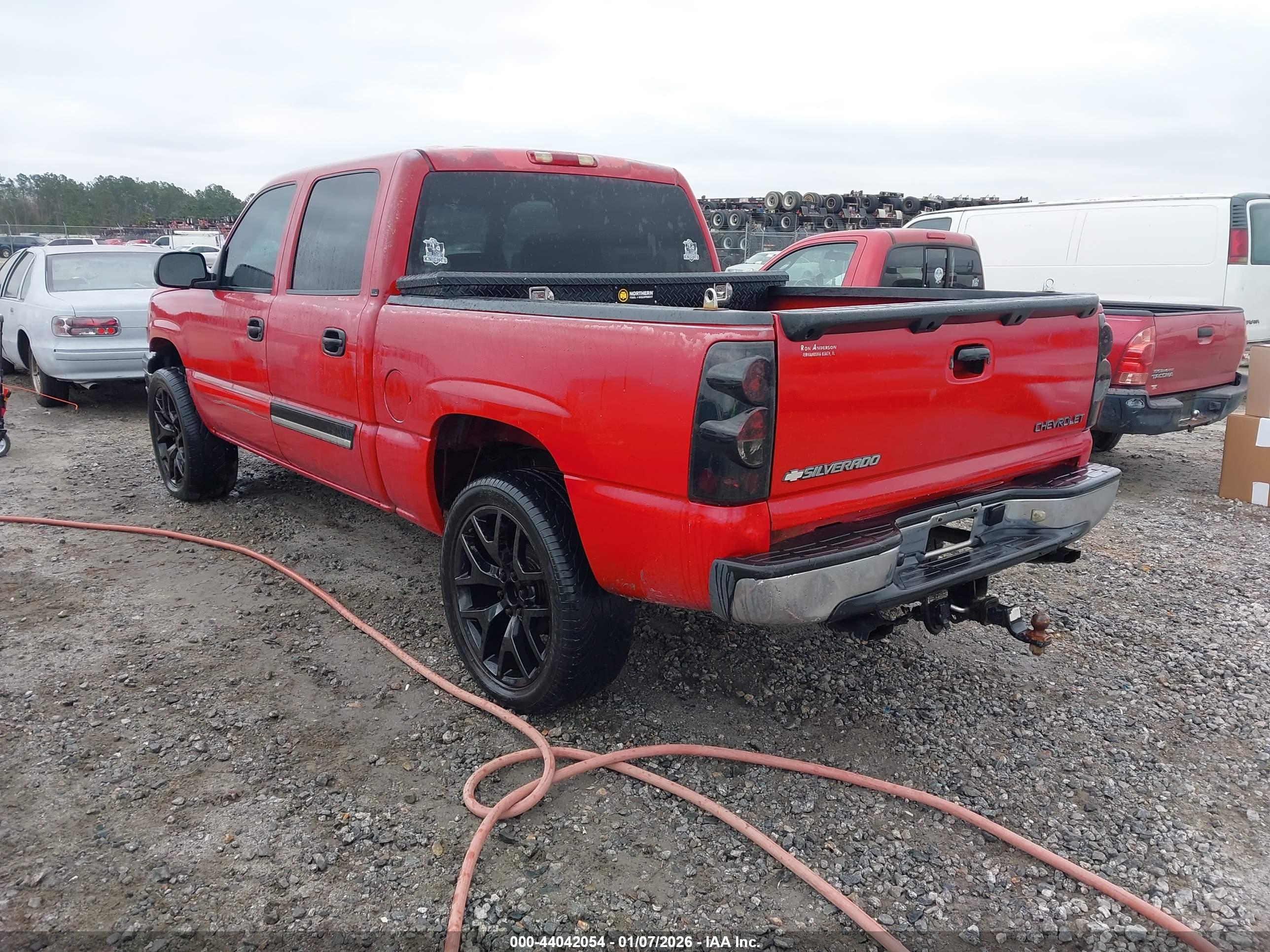 CHEVROLET SILVERADO image 3