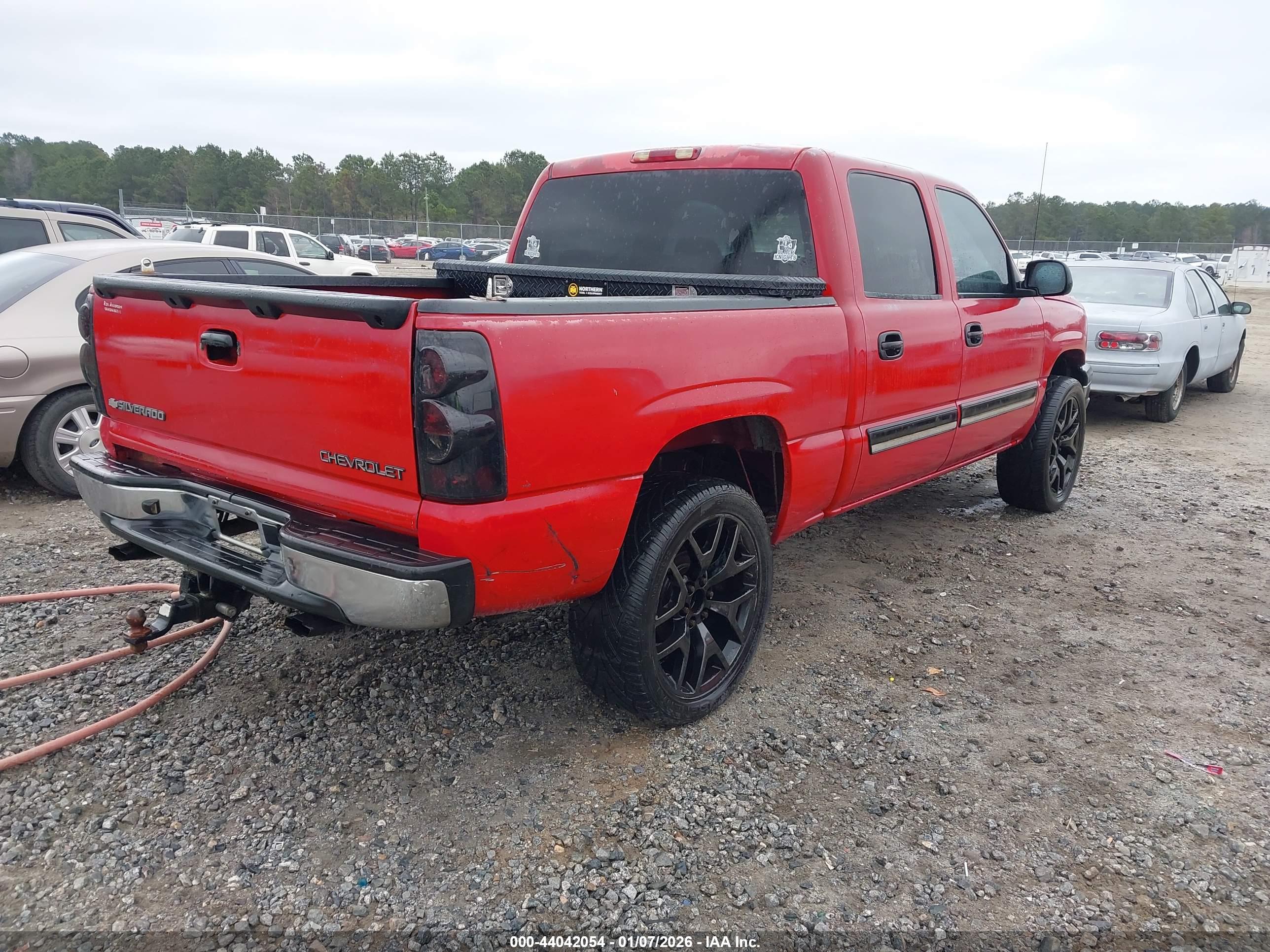 CHEVROLET SILVERADO image 4