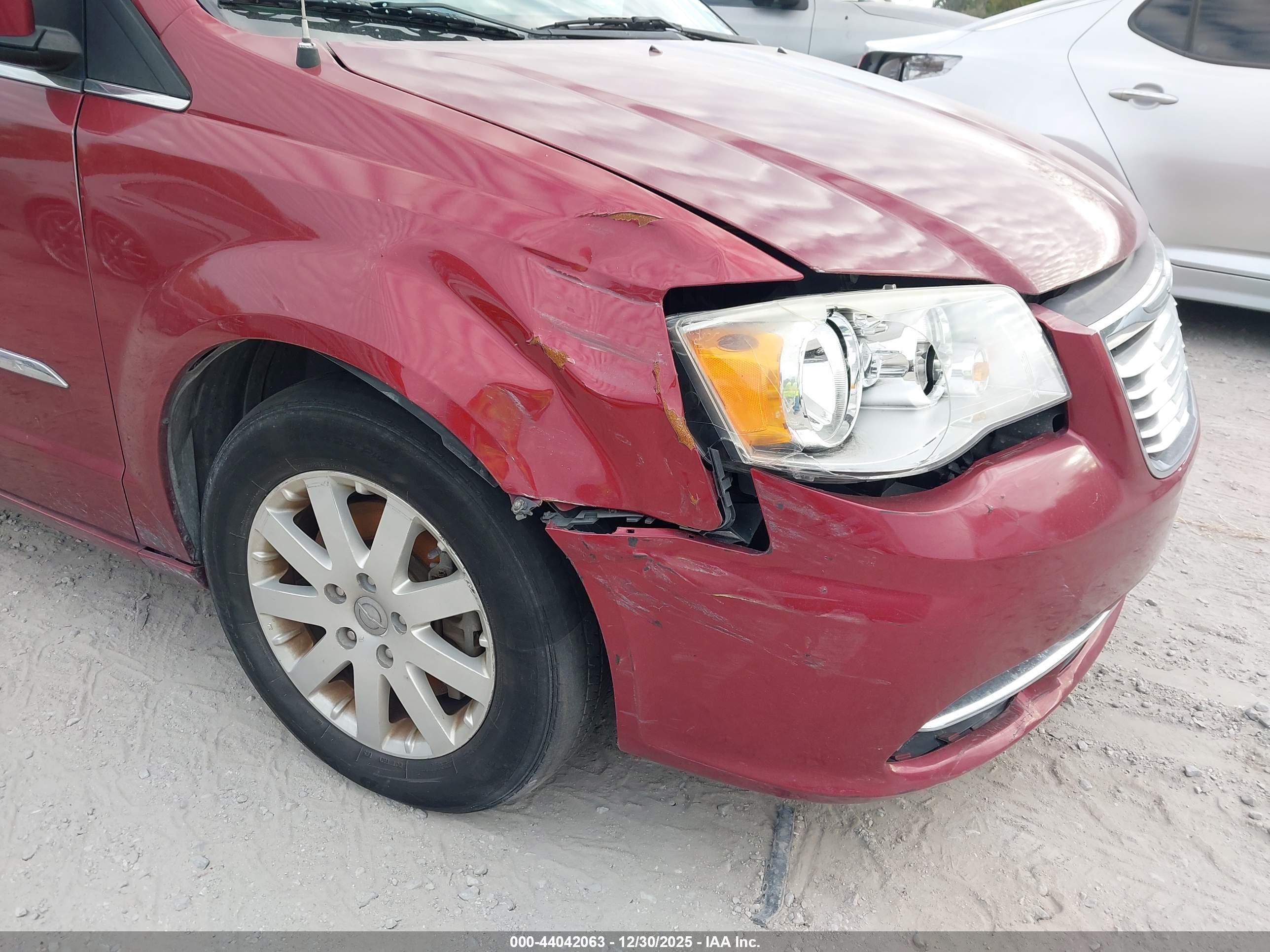 CHRYSLER TOWN image 6