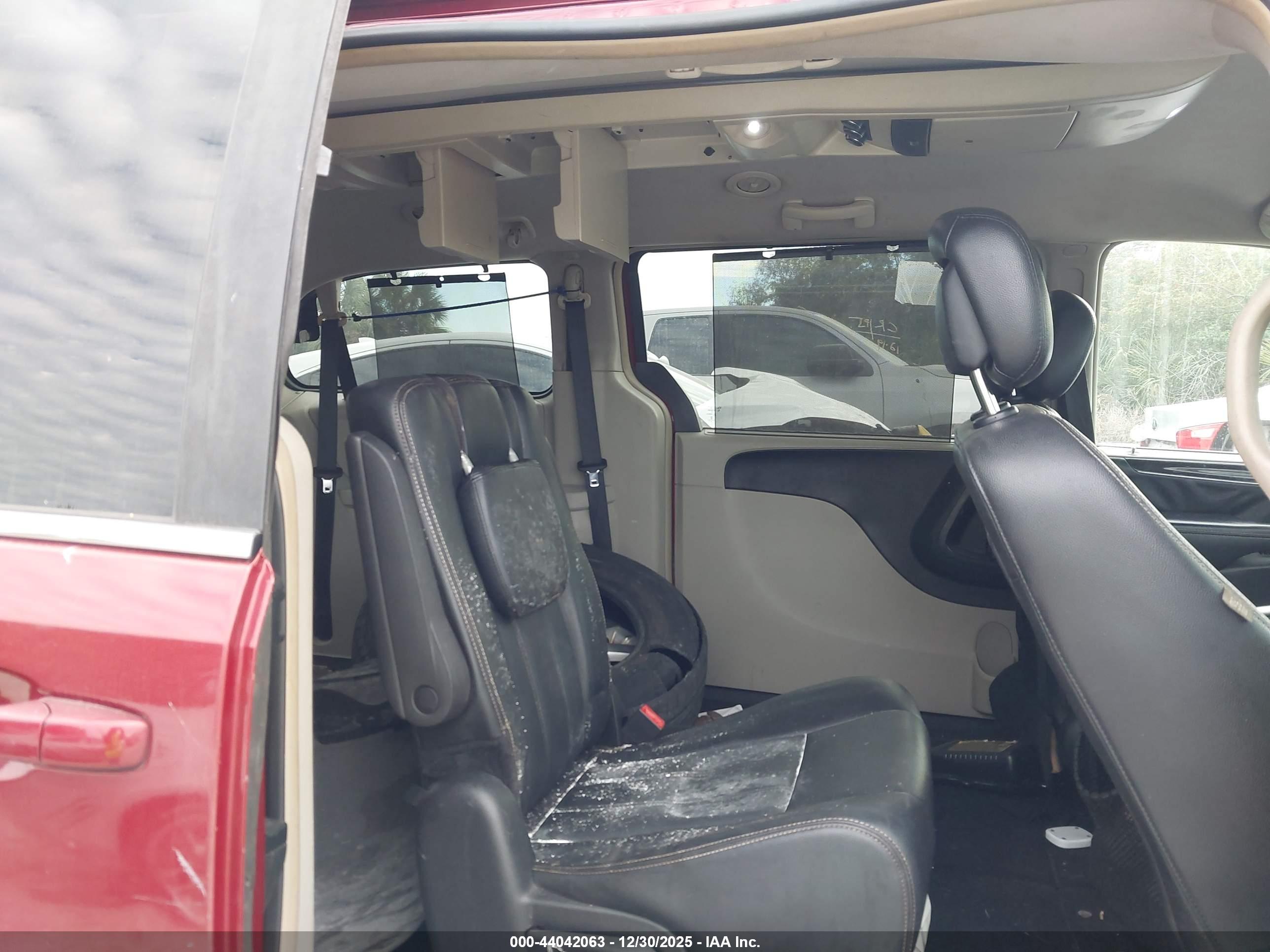 CHRYSLER TOWN image 8