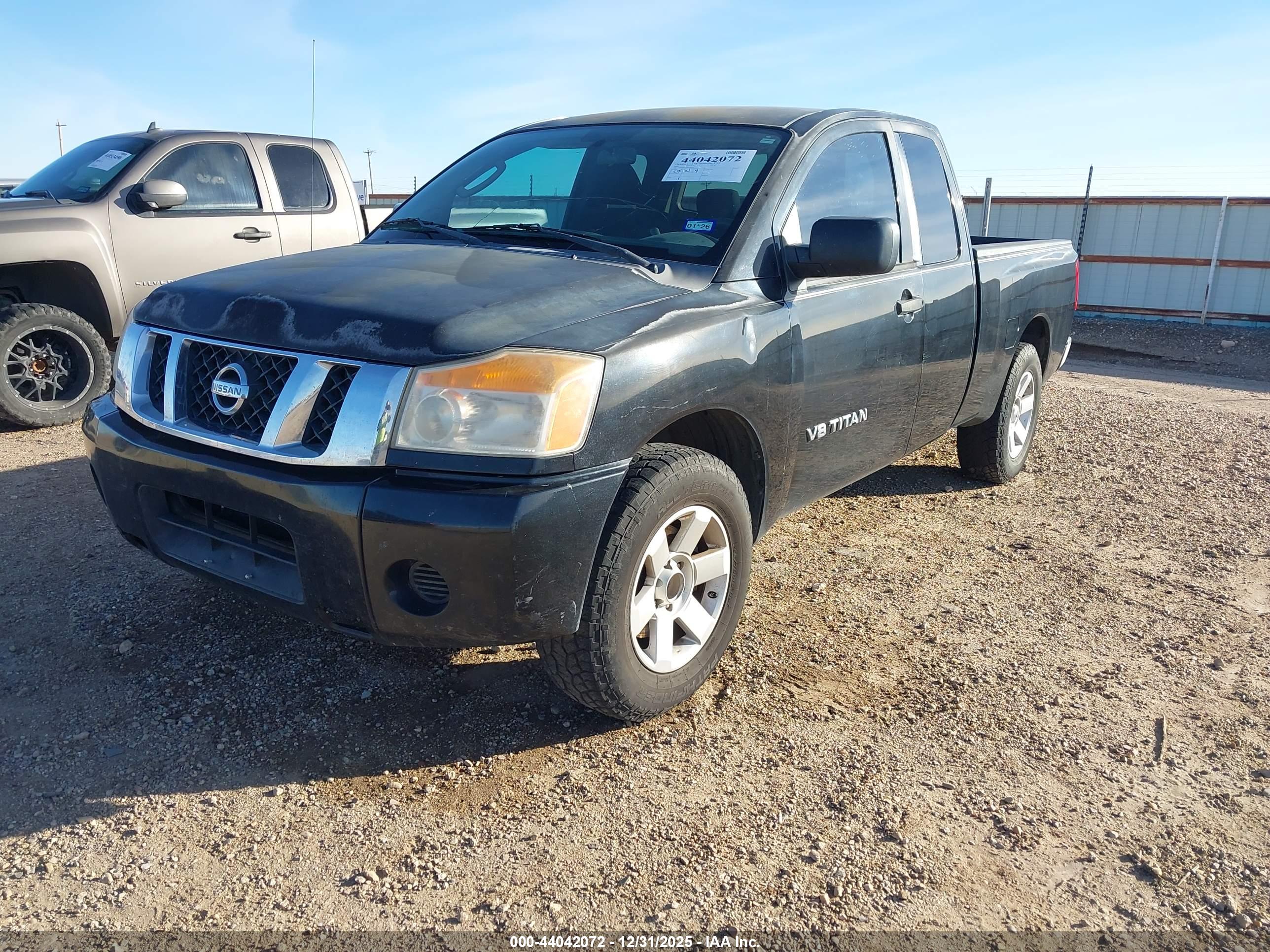 NISSAN TITAN image 2