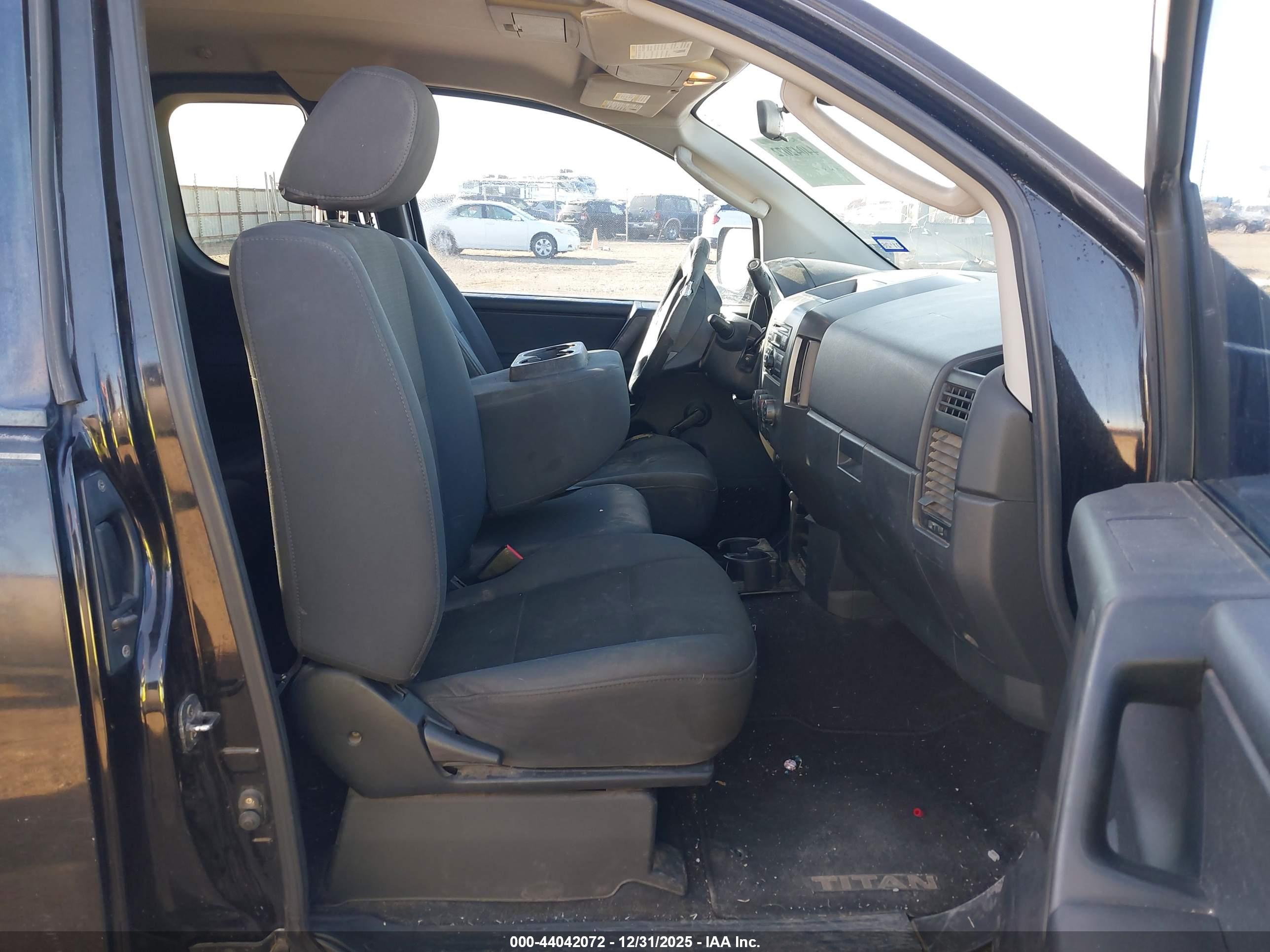 NISSAN TITAN image 5