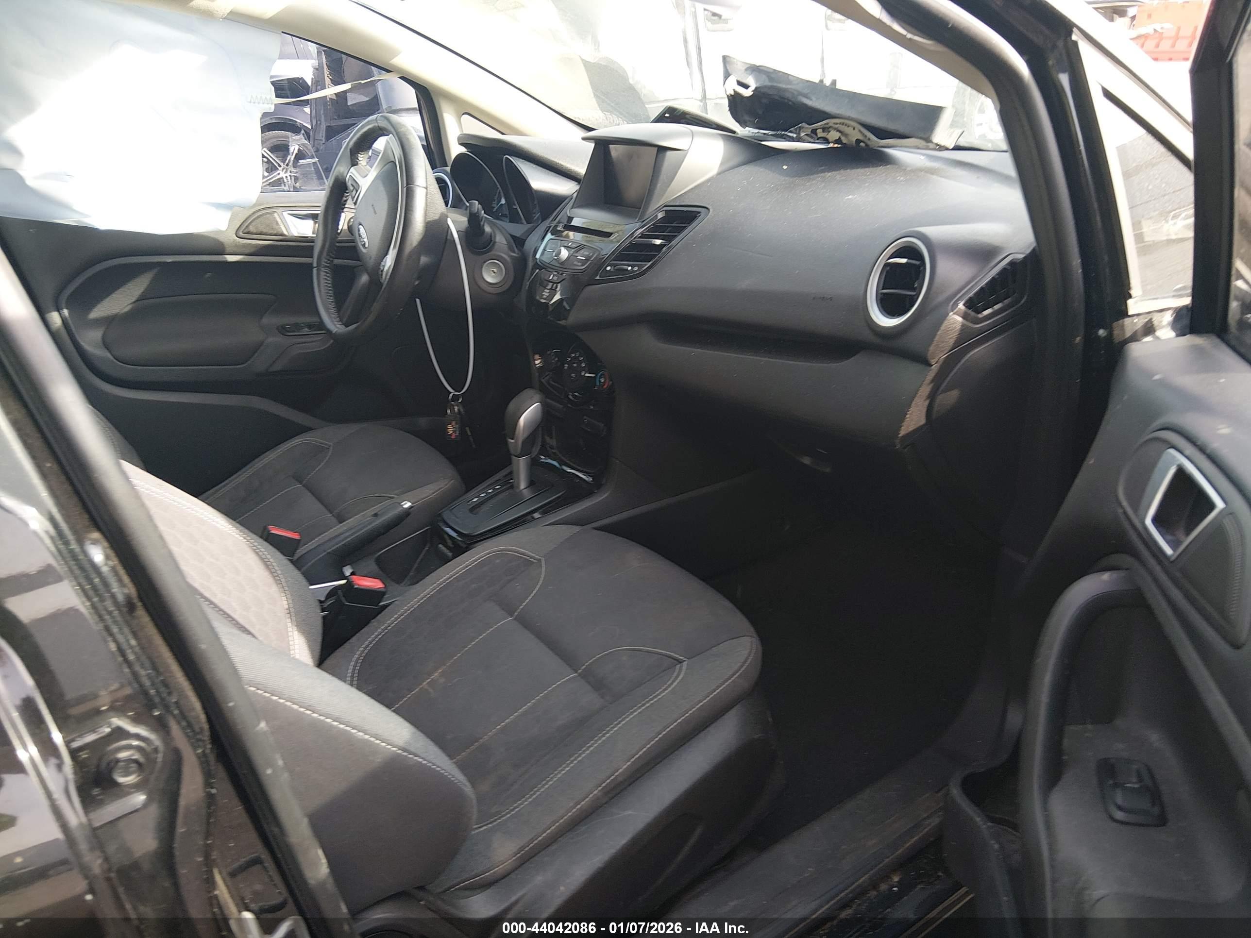 FORD FIESTA image 5