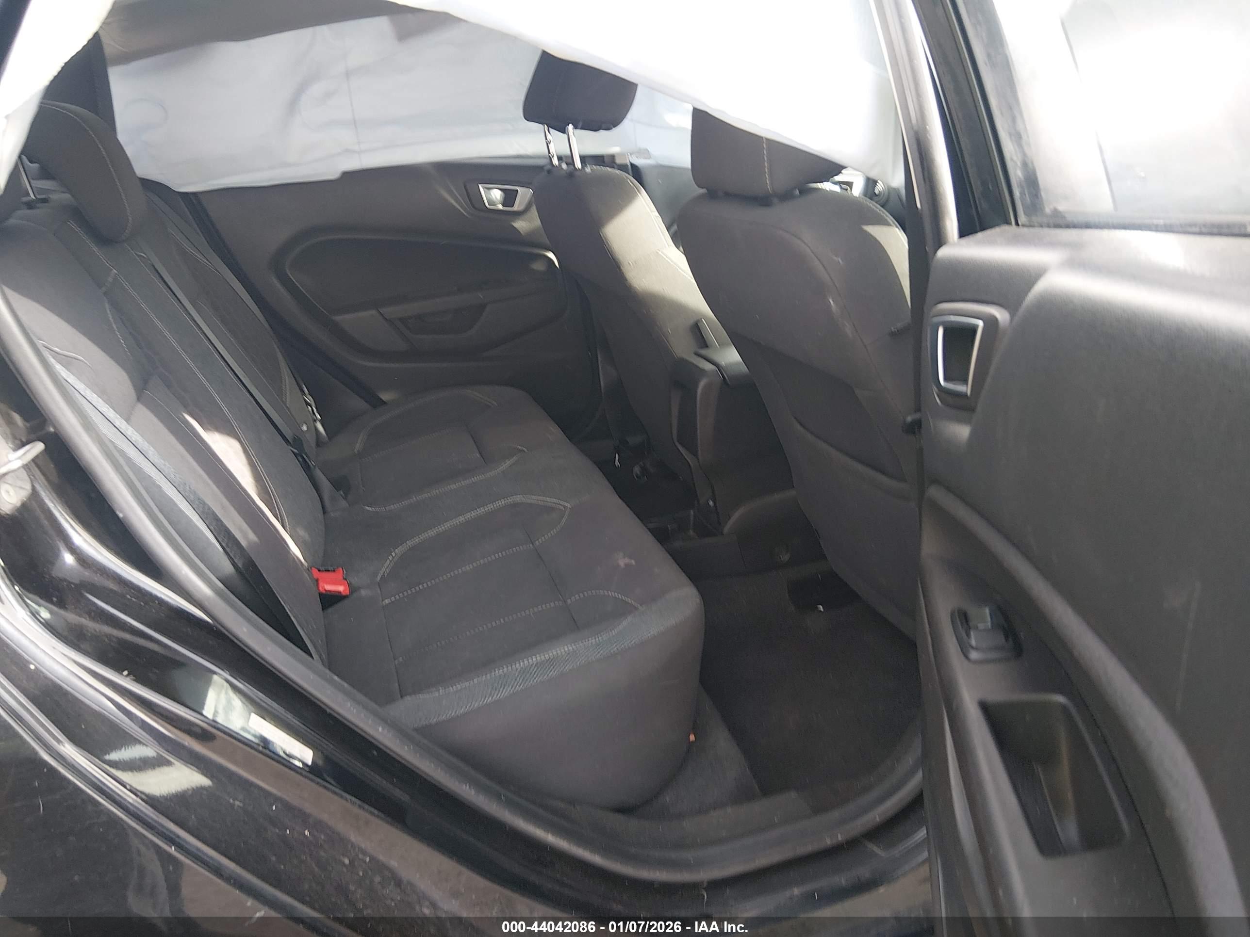 FORD FIESTA image 8