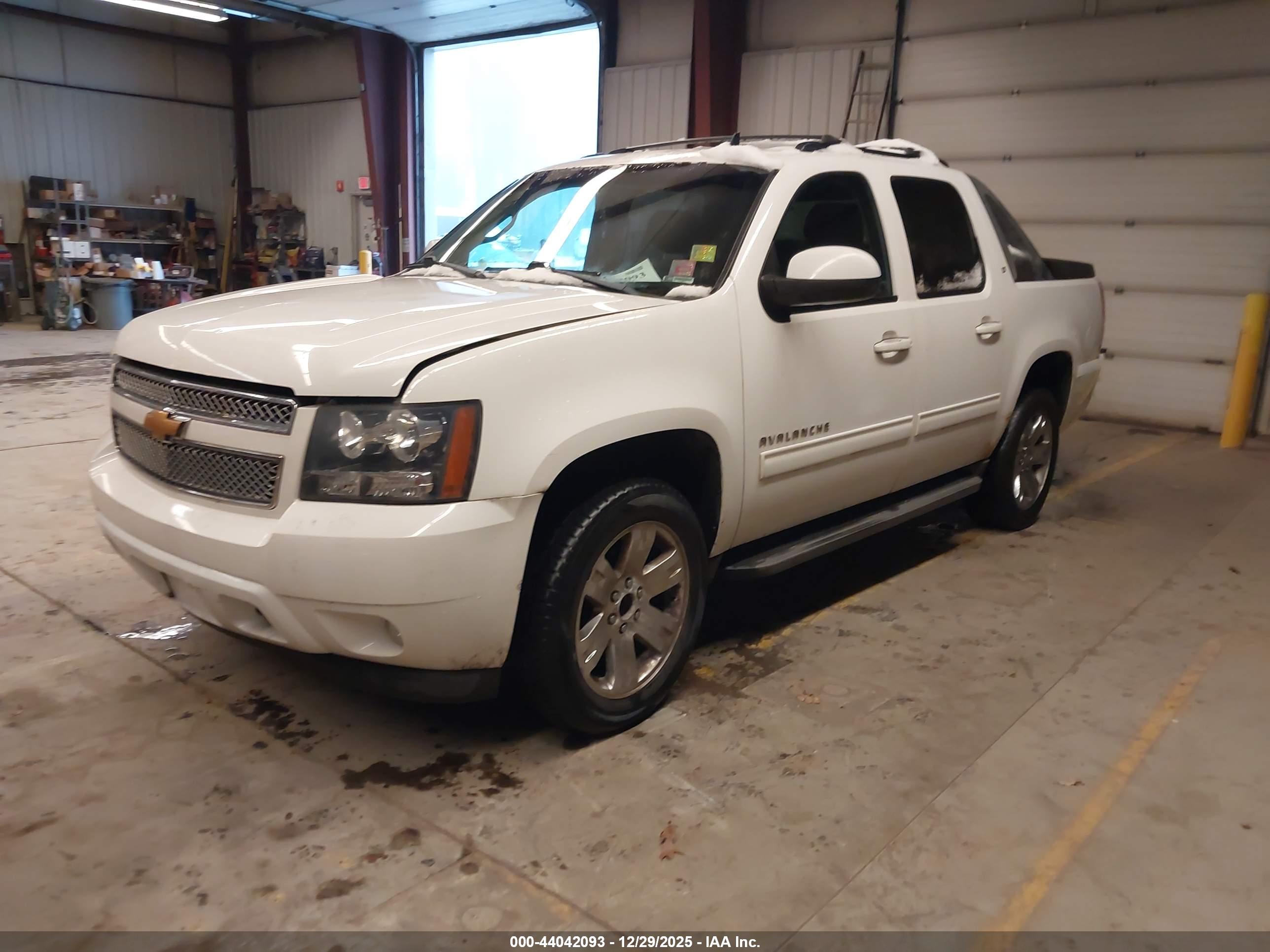 CHEVROLET AVALANCHE image 2