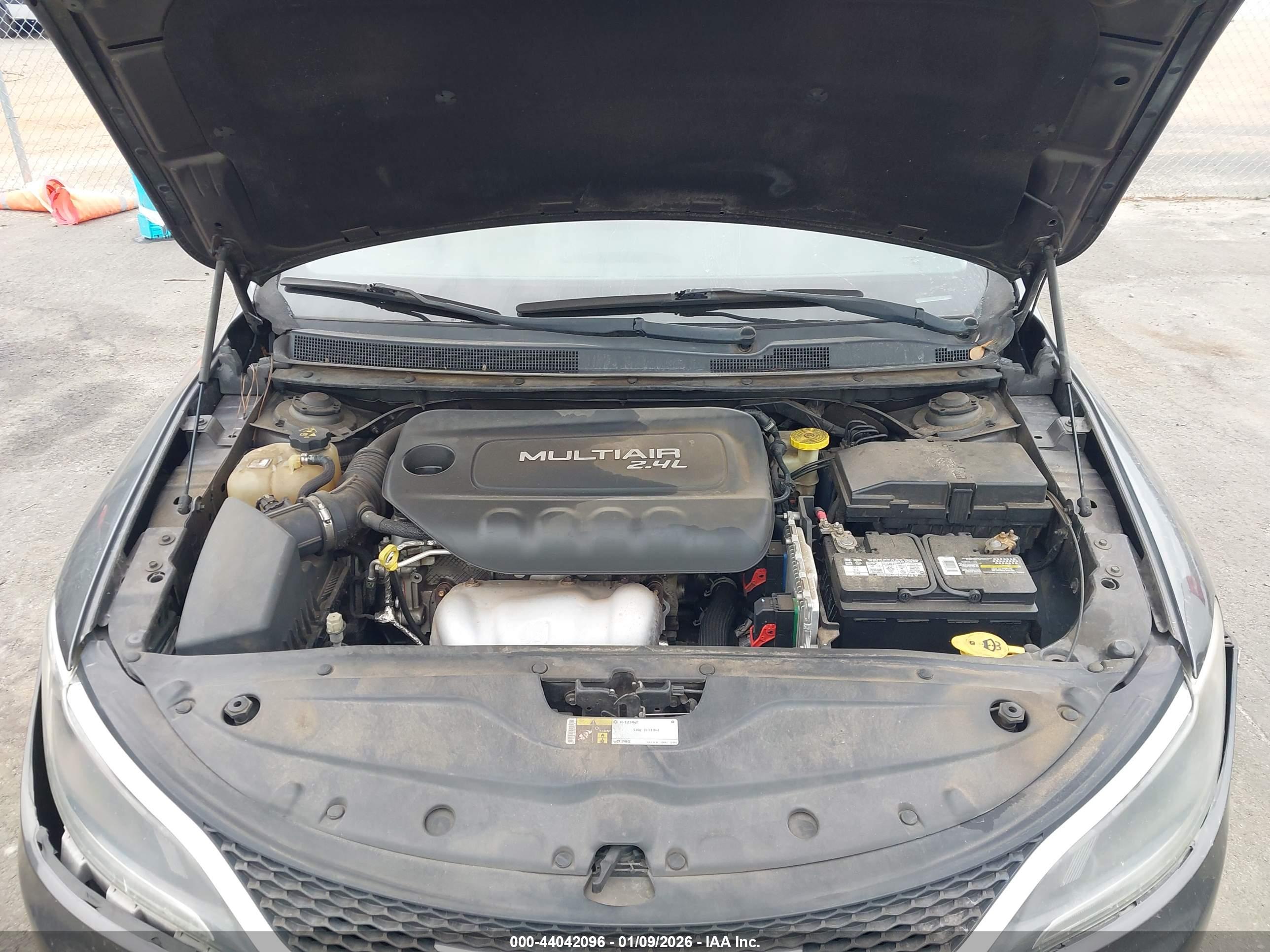 CHRYSLER 200 image 10