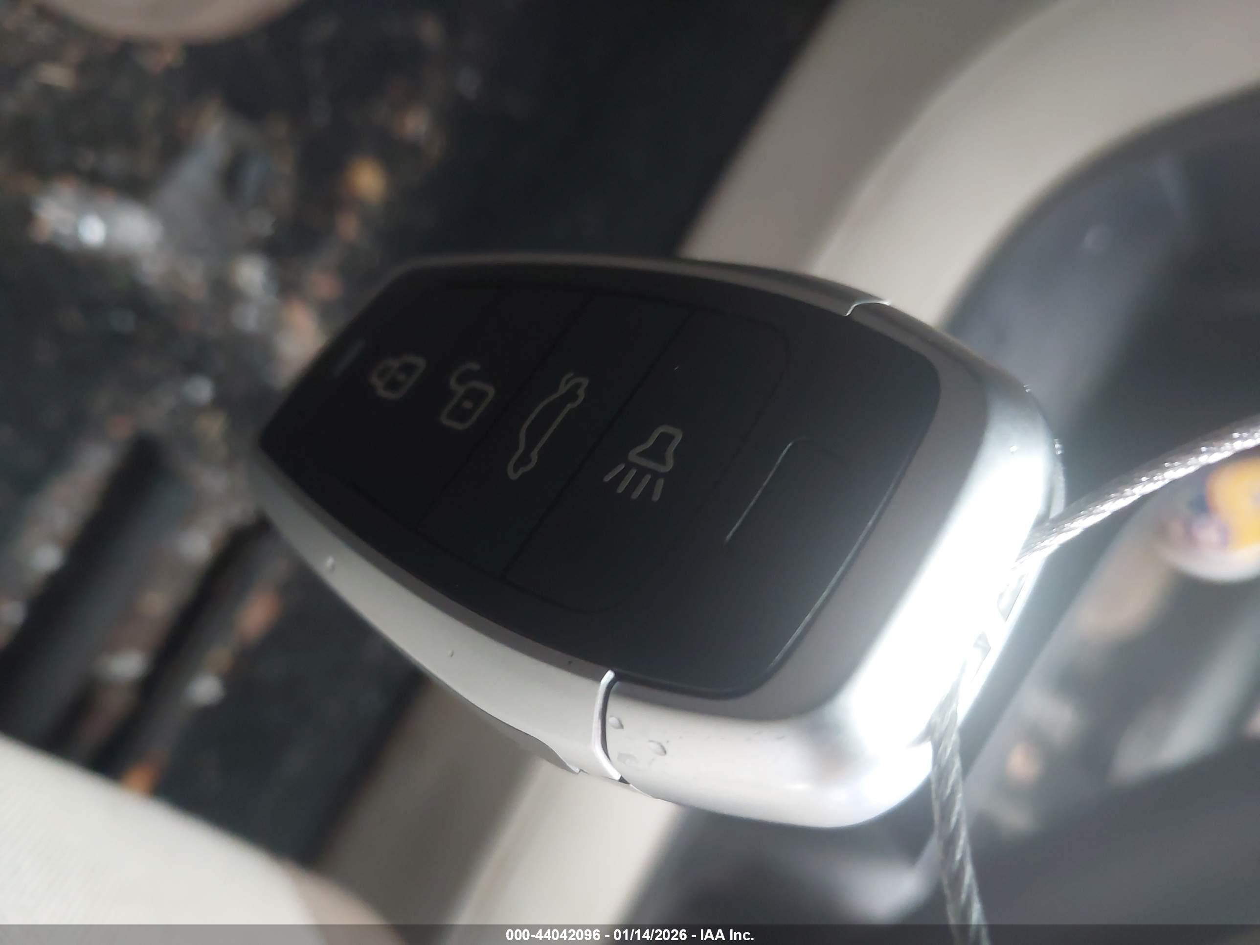 CHRYSLER 200 image 11