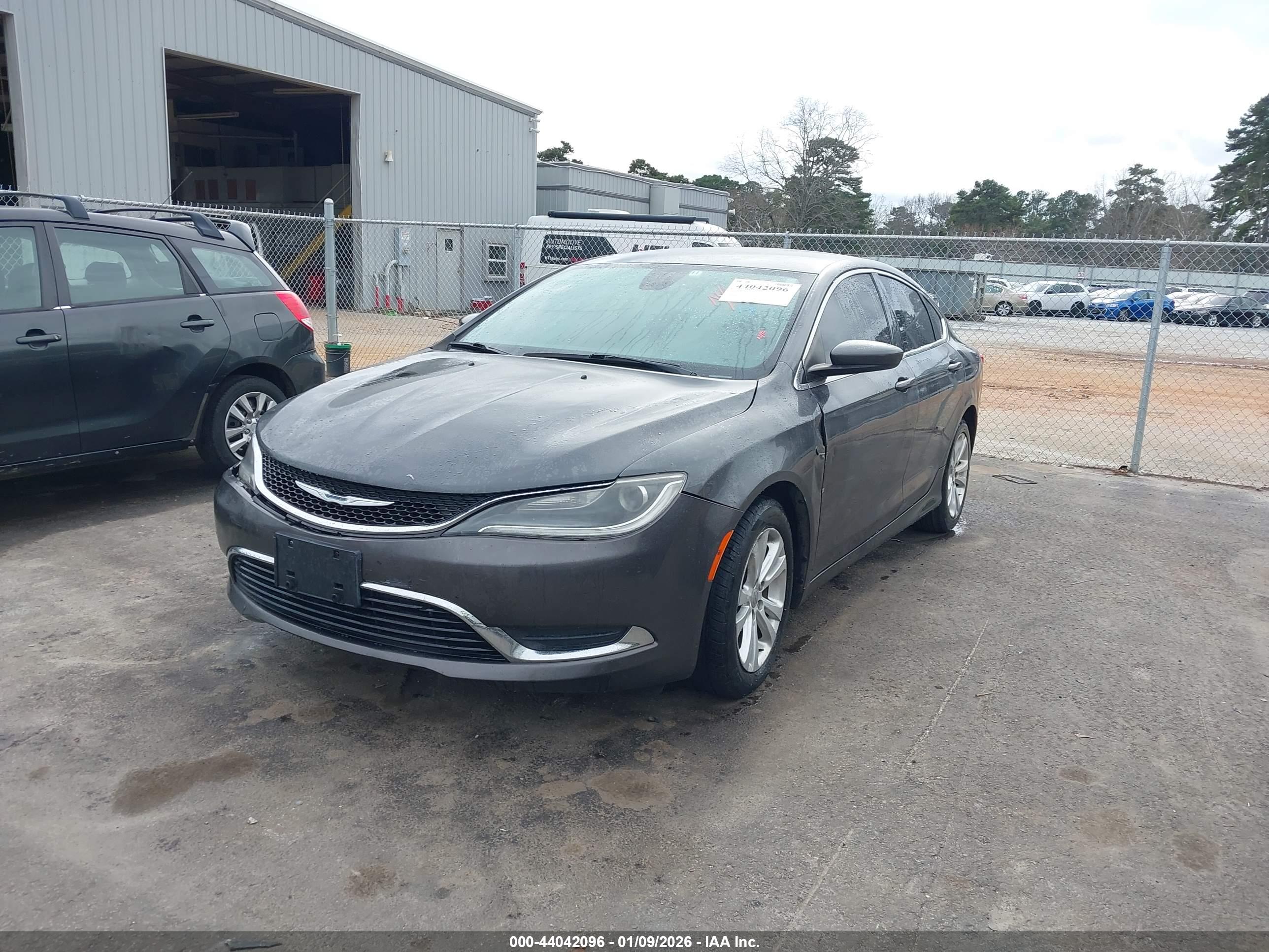 CHRYSLER 200 image 2