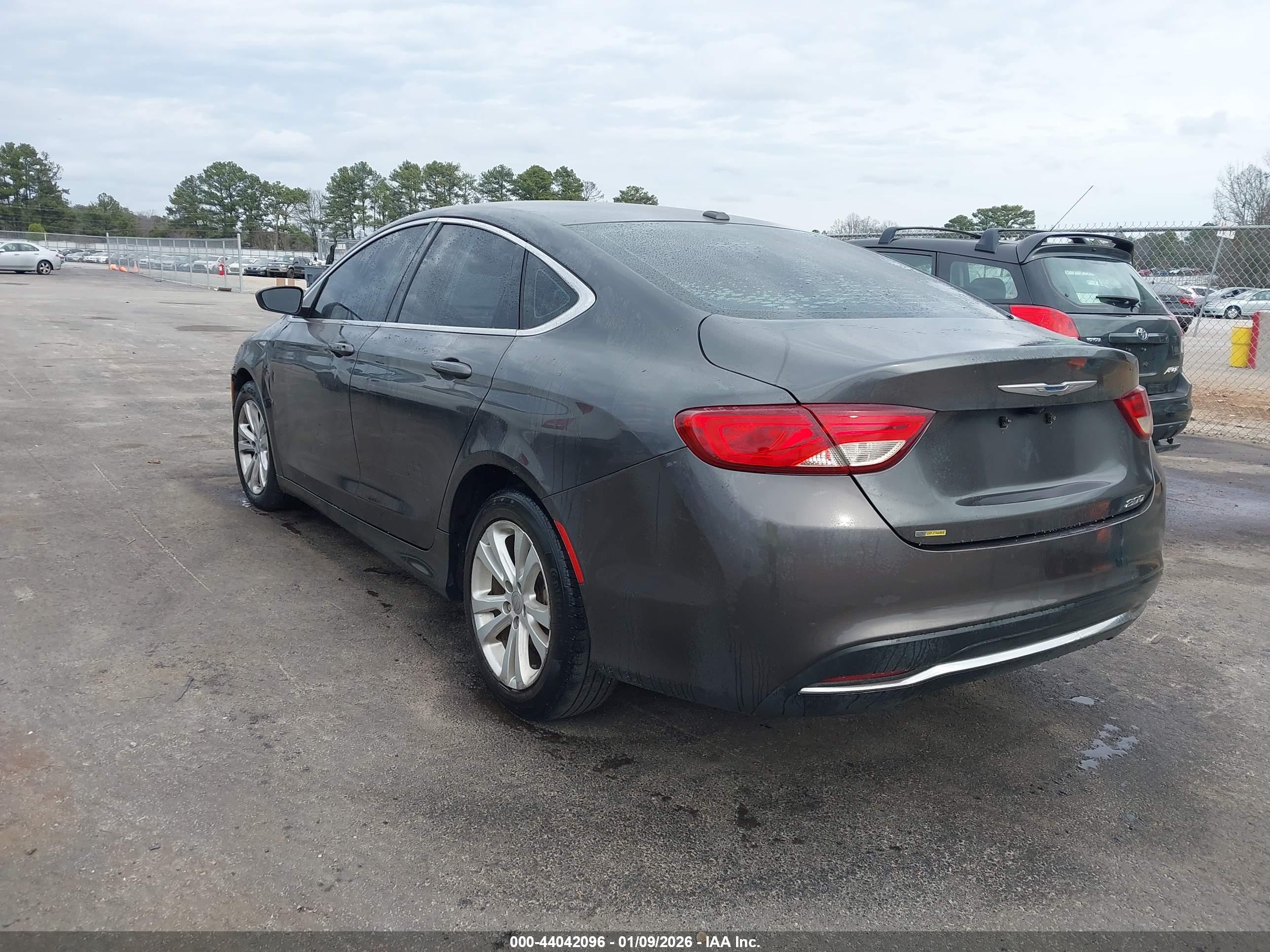 CHRYSLER 200 image 3