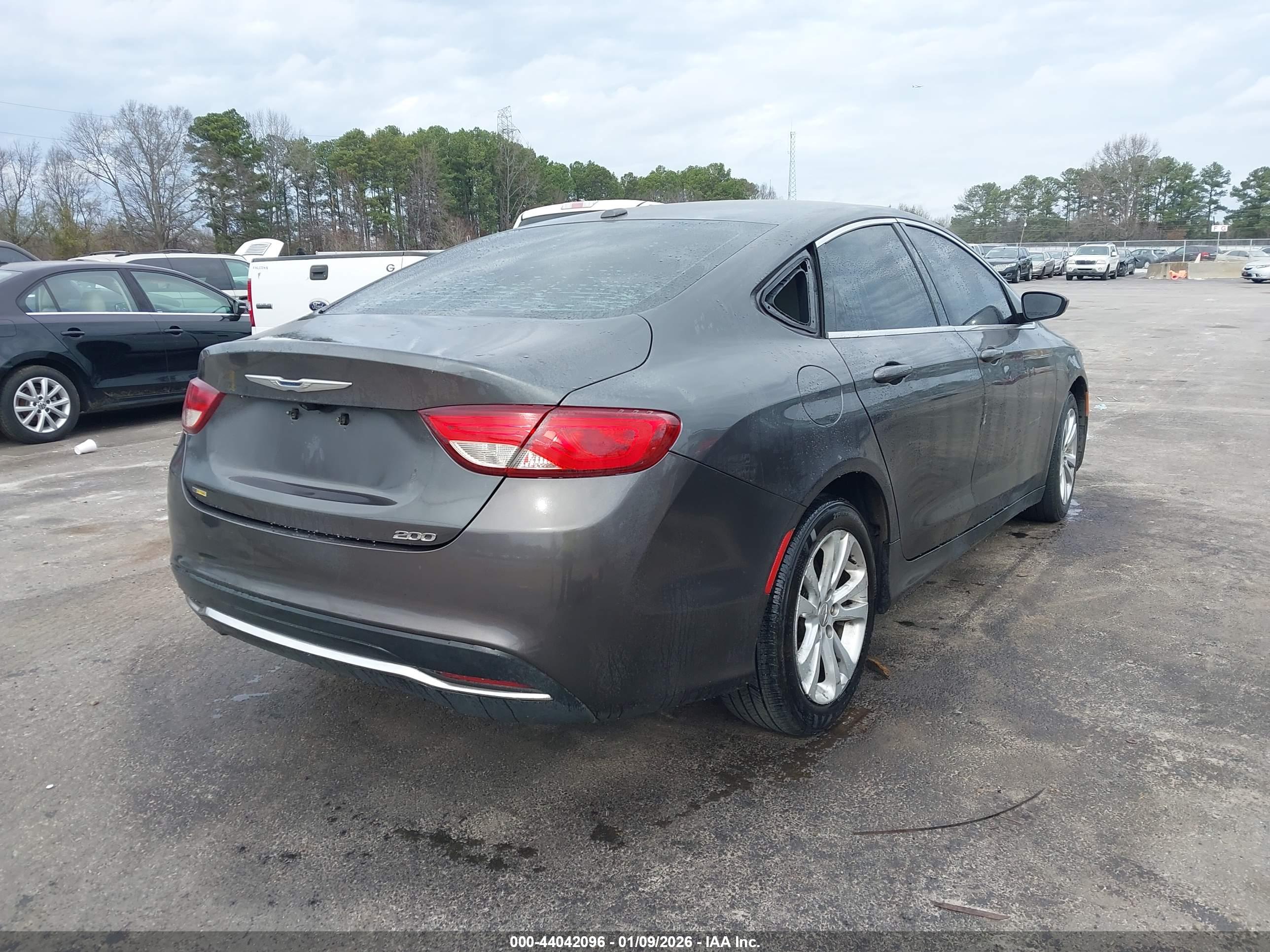 CHRYSLER 200 image 4