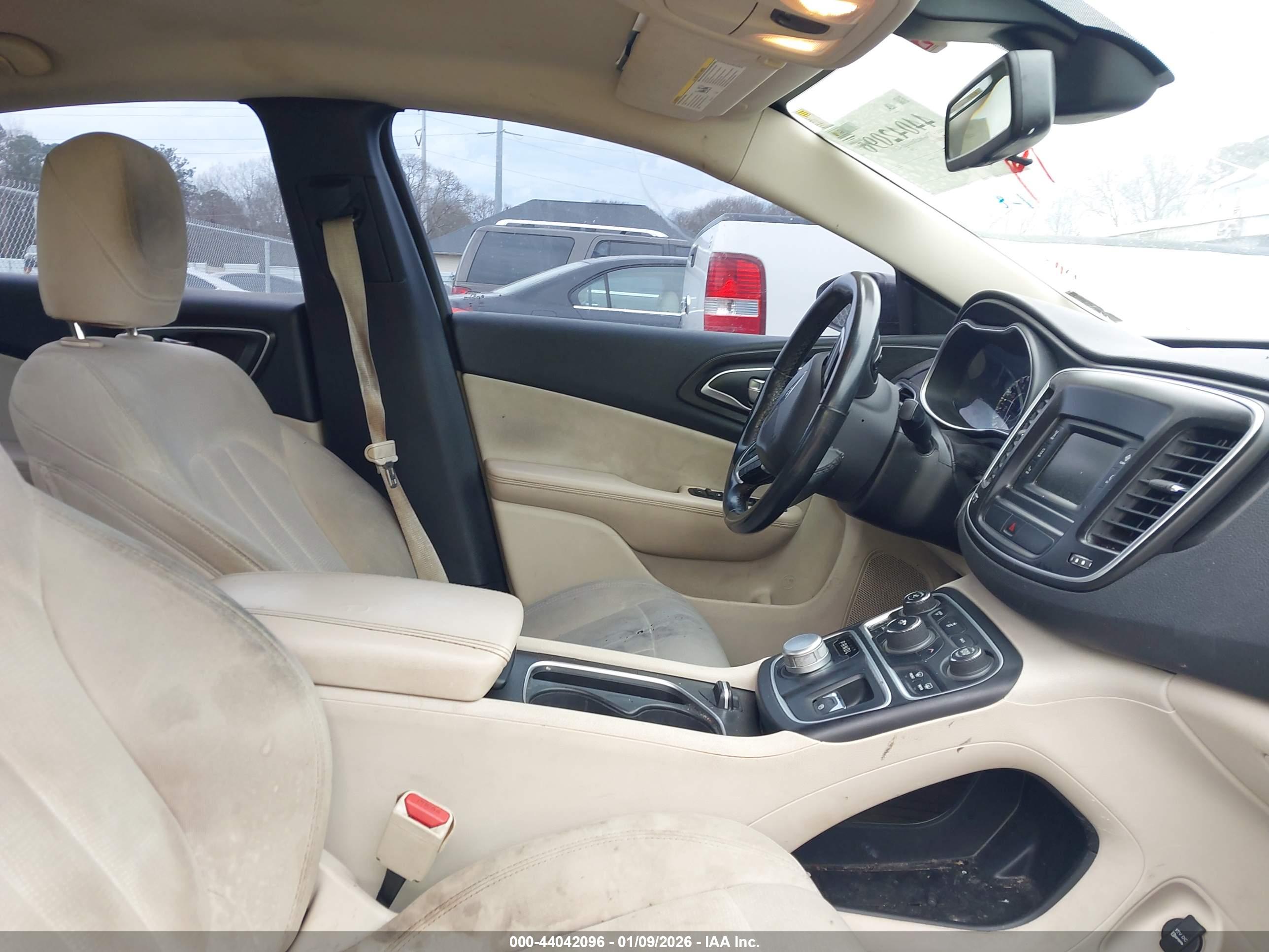 CHRYSLER 200 image 5