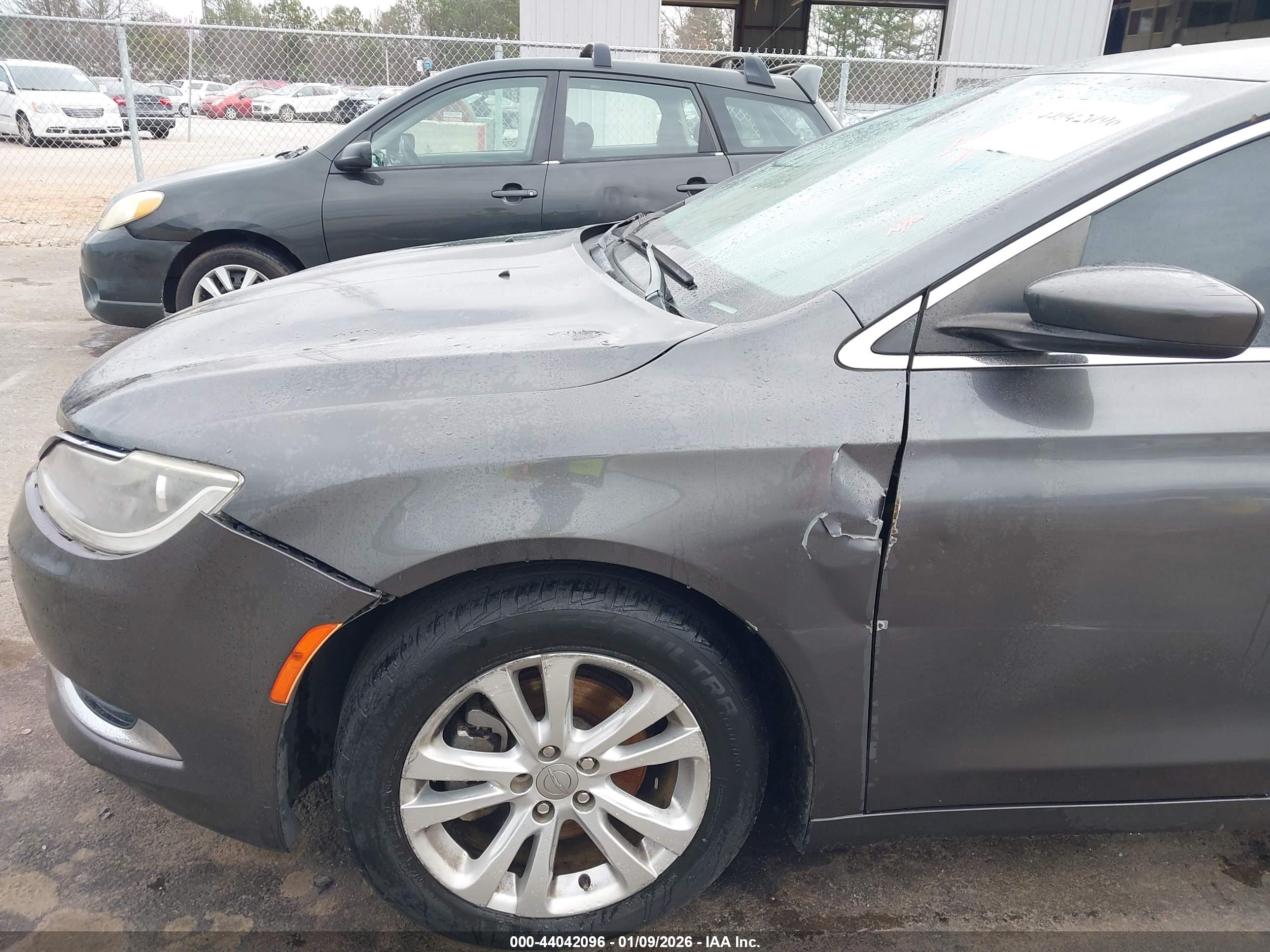 CHRYSLER 200 image 6
