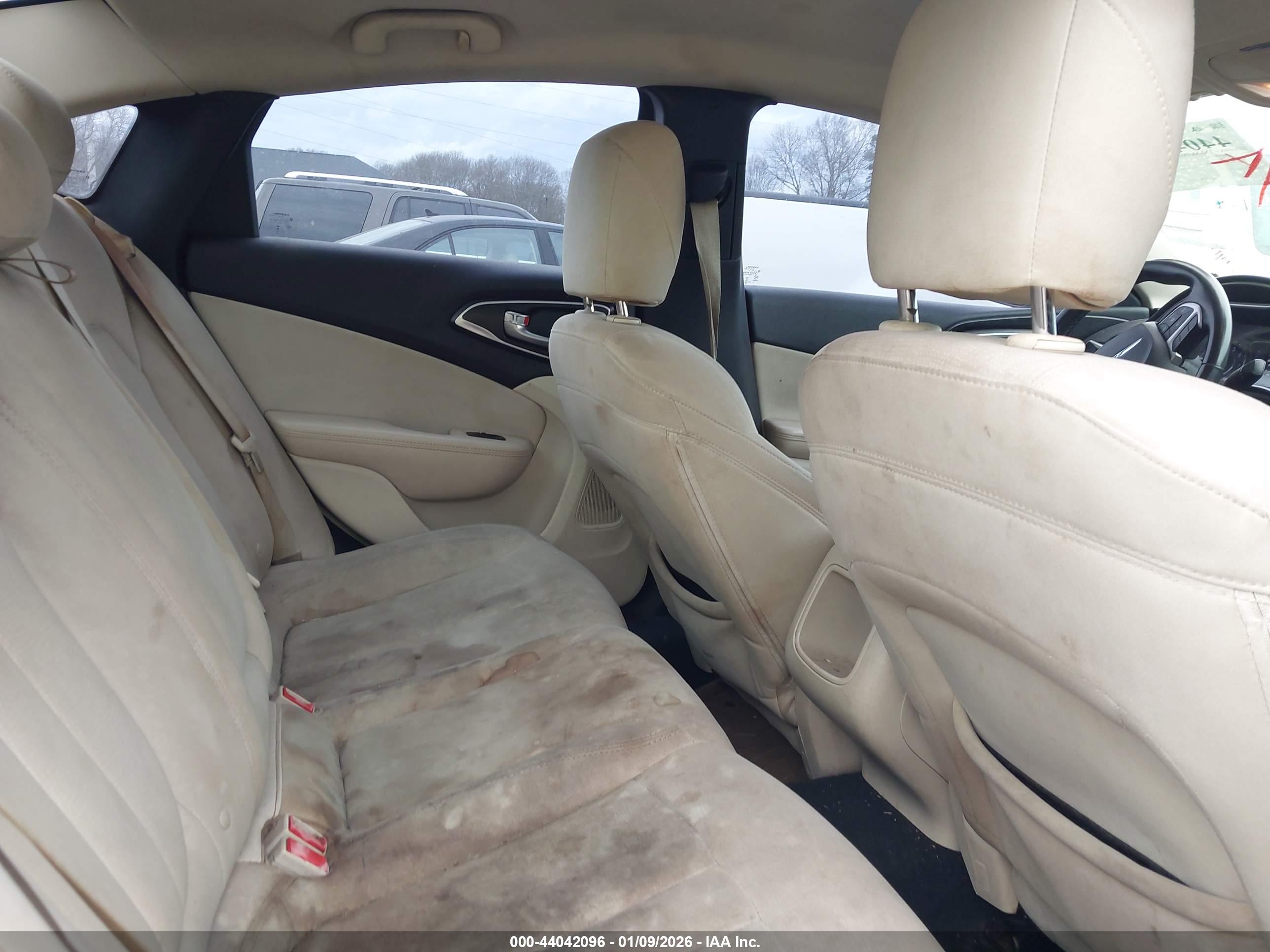 CHRYSLER 200 image 8