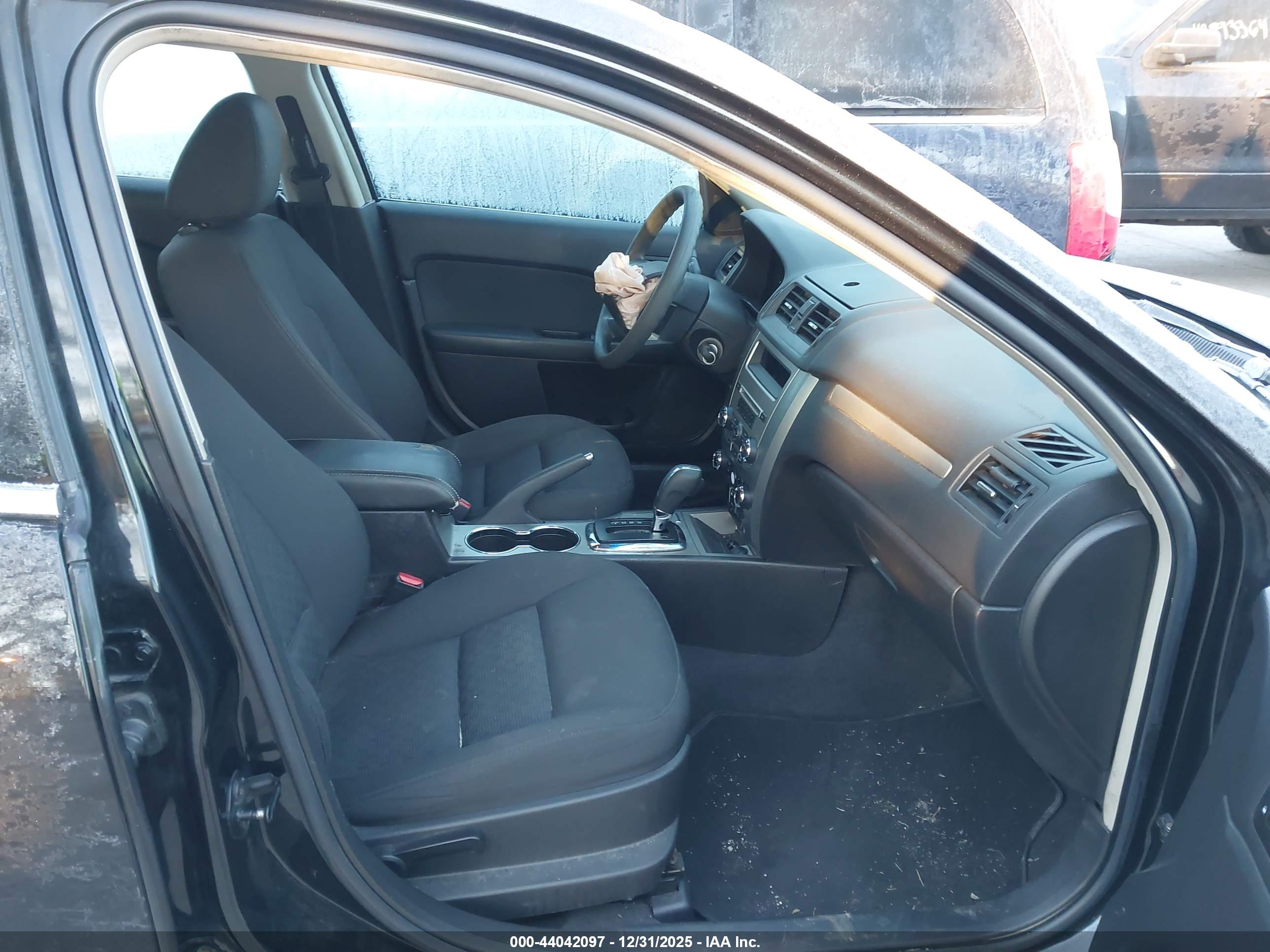 FORD FUSION image 5