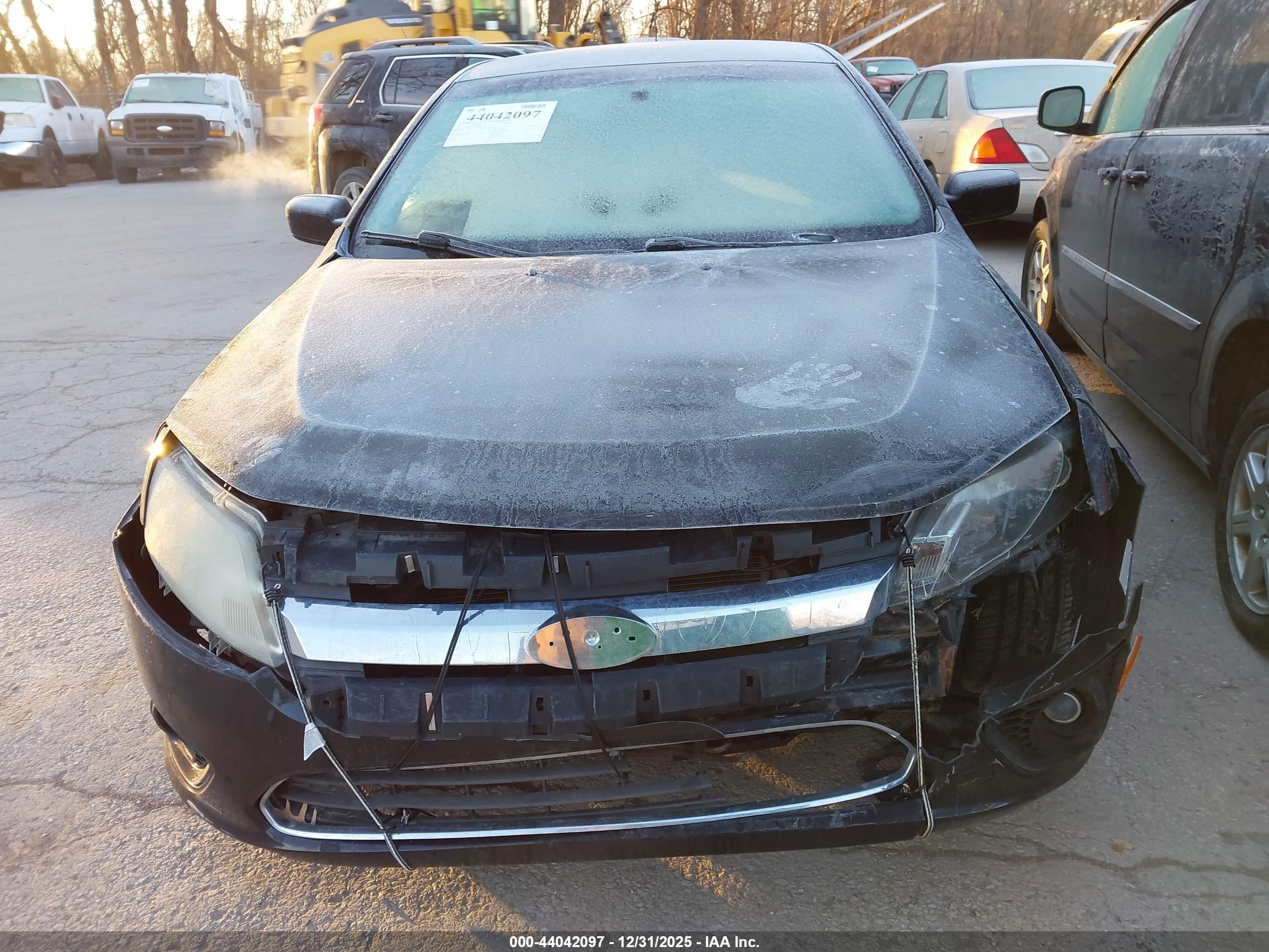 FORD FUSION image 6