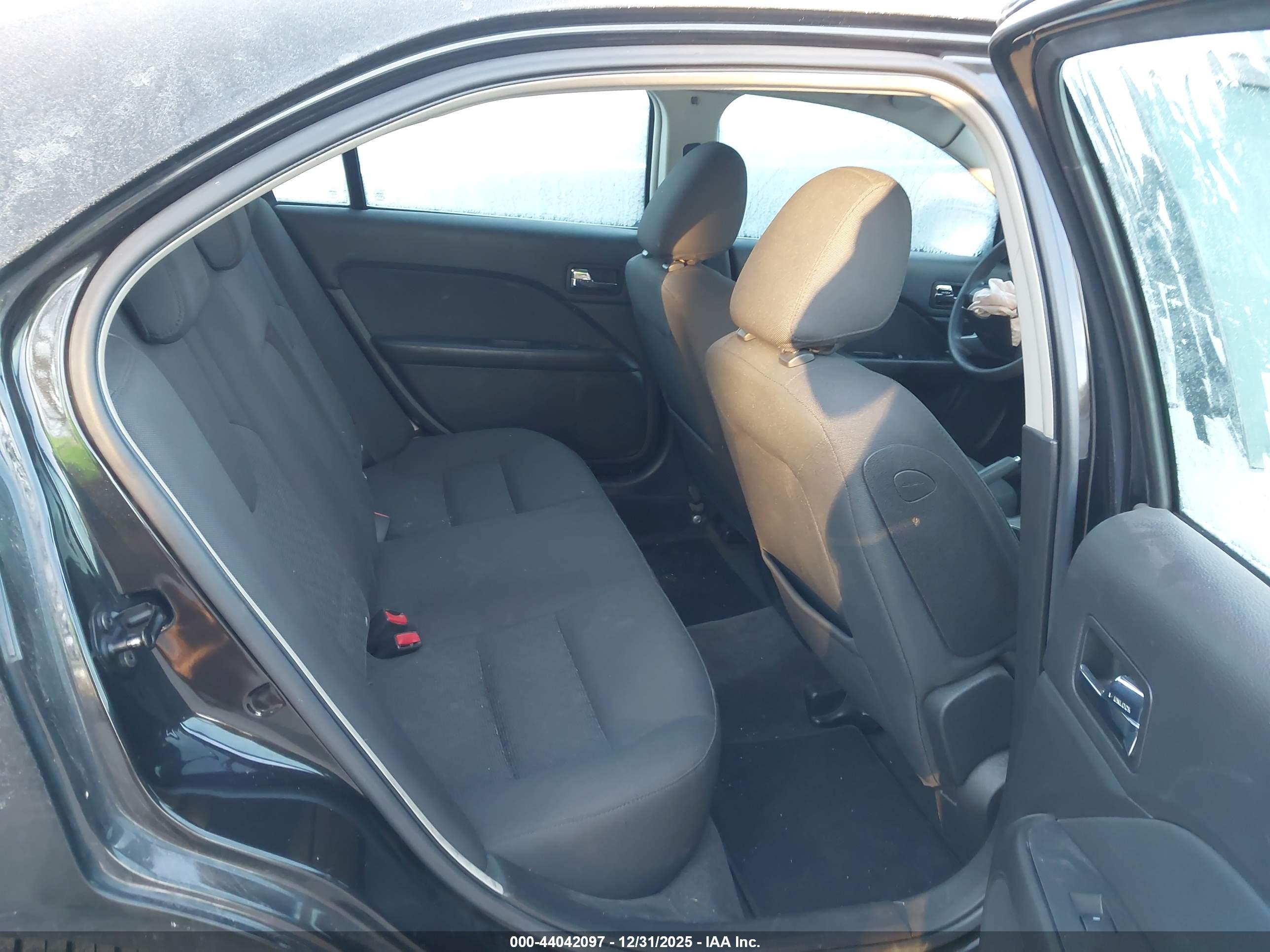 FORD FUSION image 8