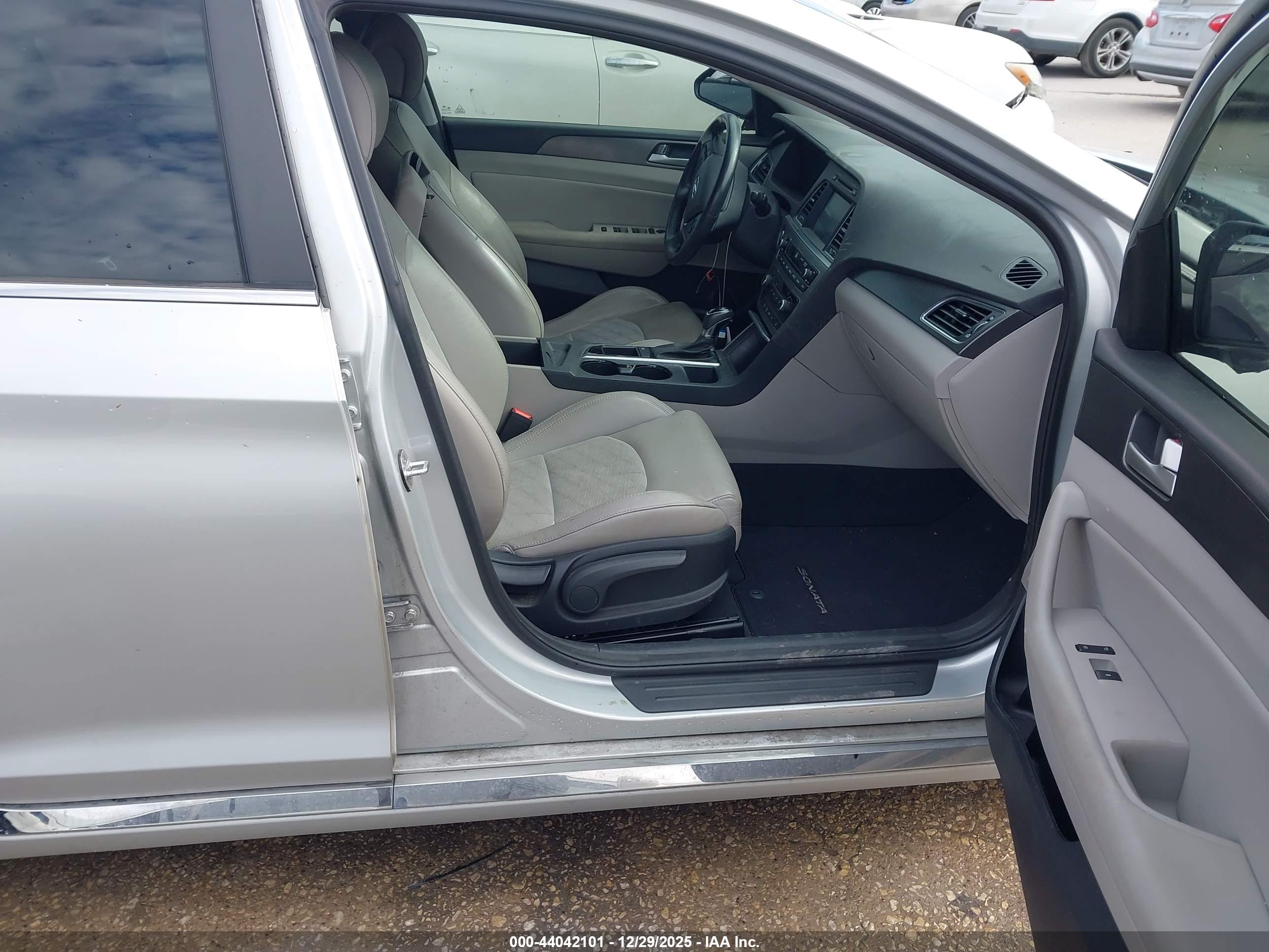 HYUNDAI SONATA image 5
