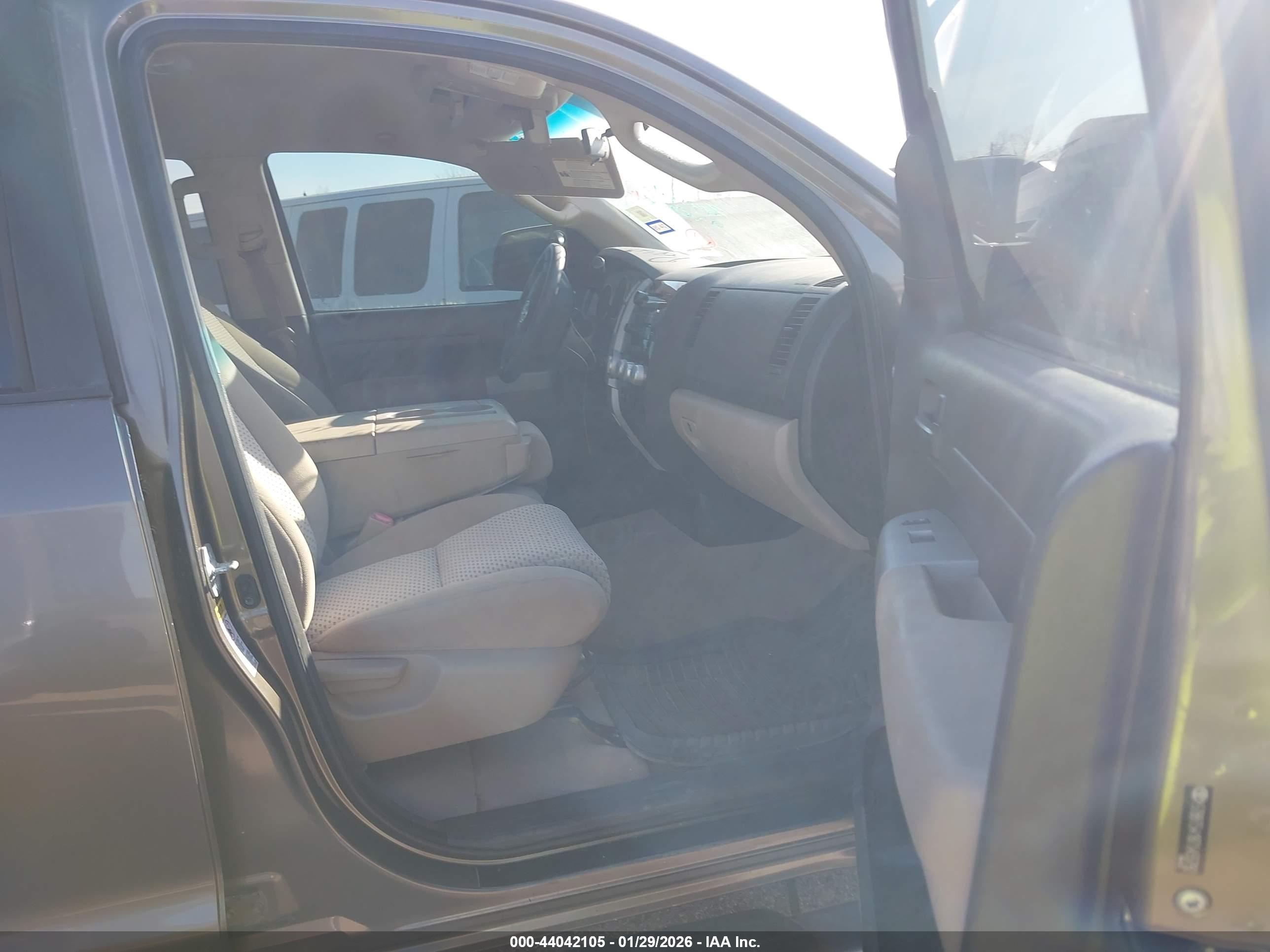 TOYOTA TUNDRA image 5