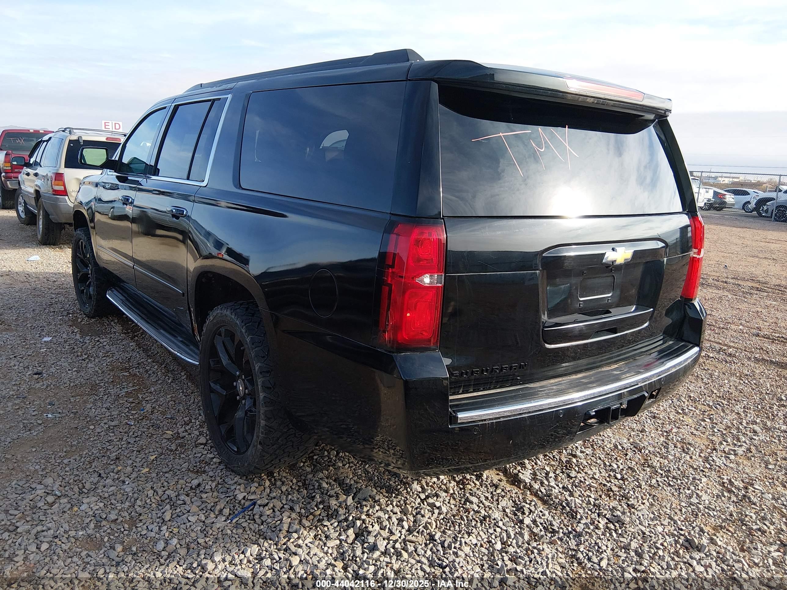 CHEVROLET SUBURBAN image 3