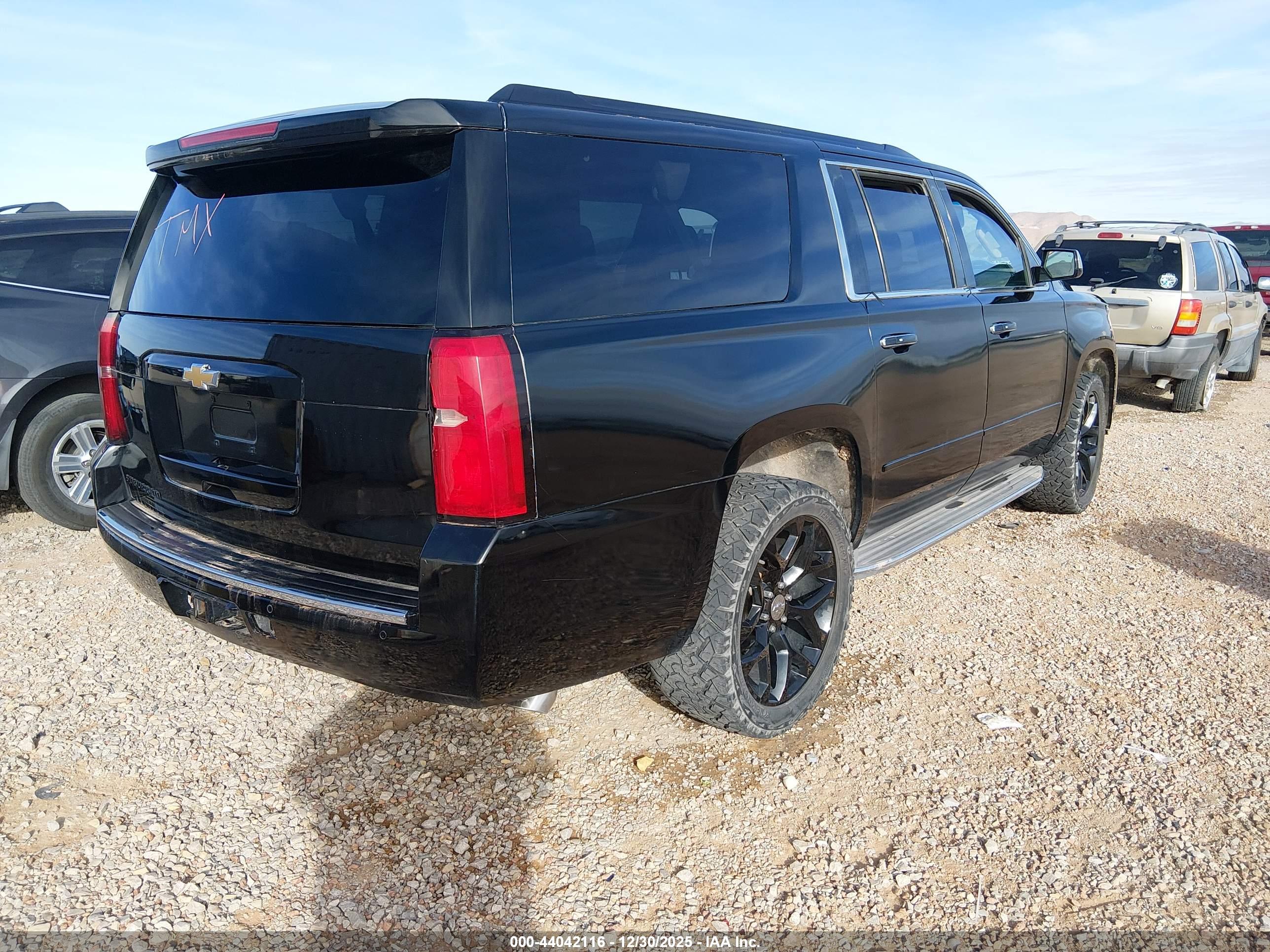CHEVROLET SUBURBAN image 4