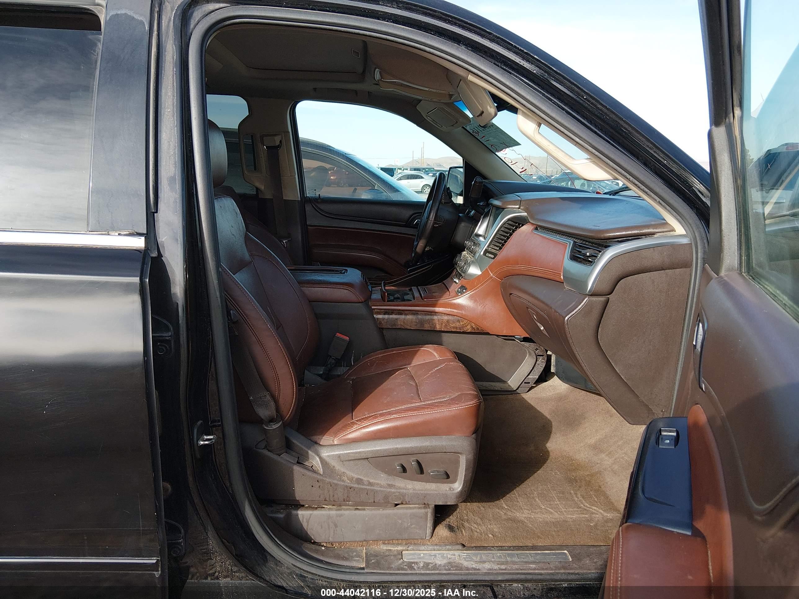 CHEVROLET SUBURBAN image 5