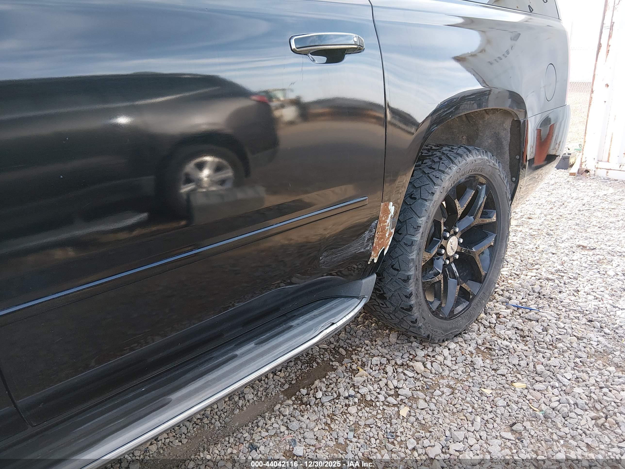 CHEVROLET SUBURBAN image 6