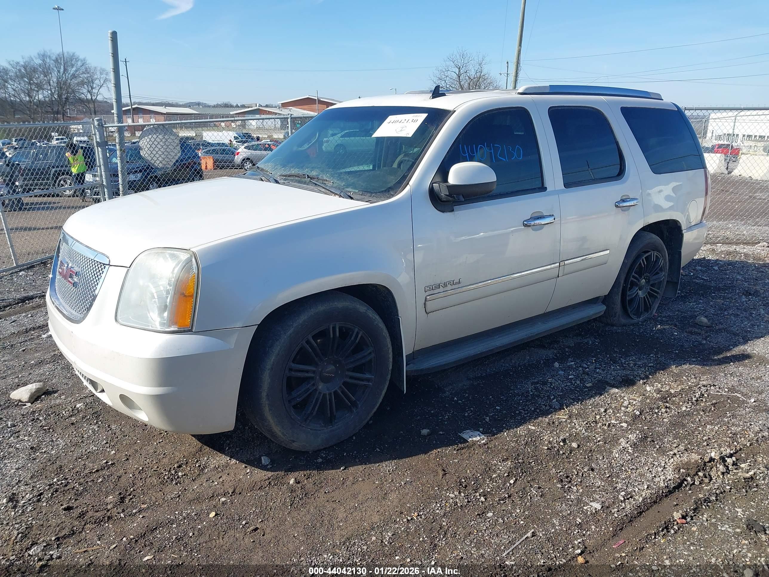 GMC YUKON image 2