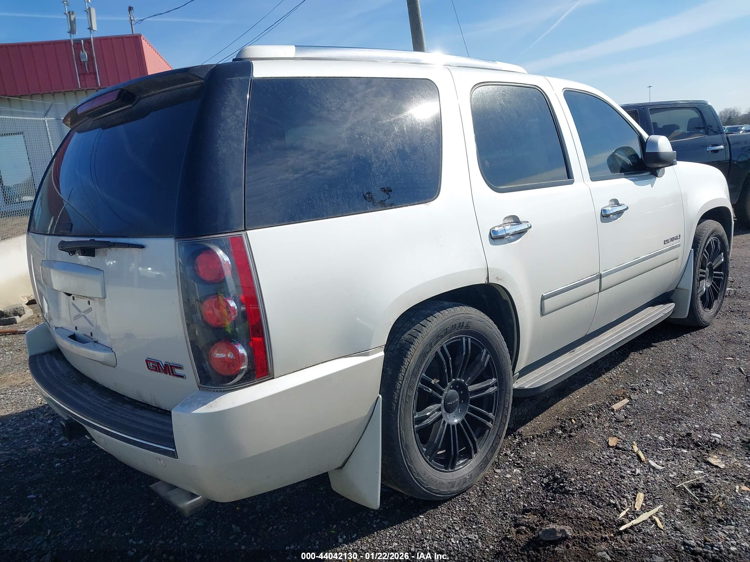 GMC YUKON image 4