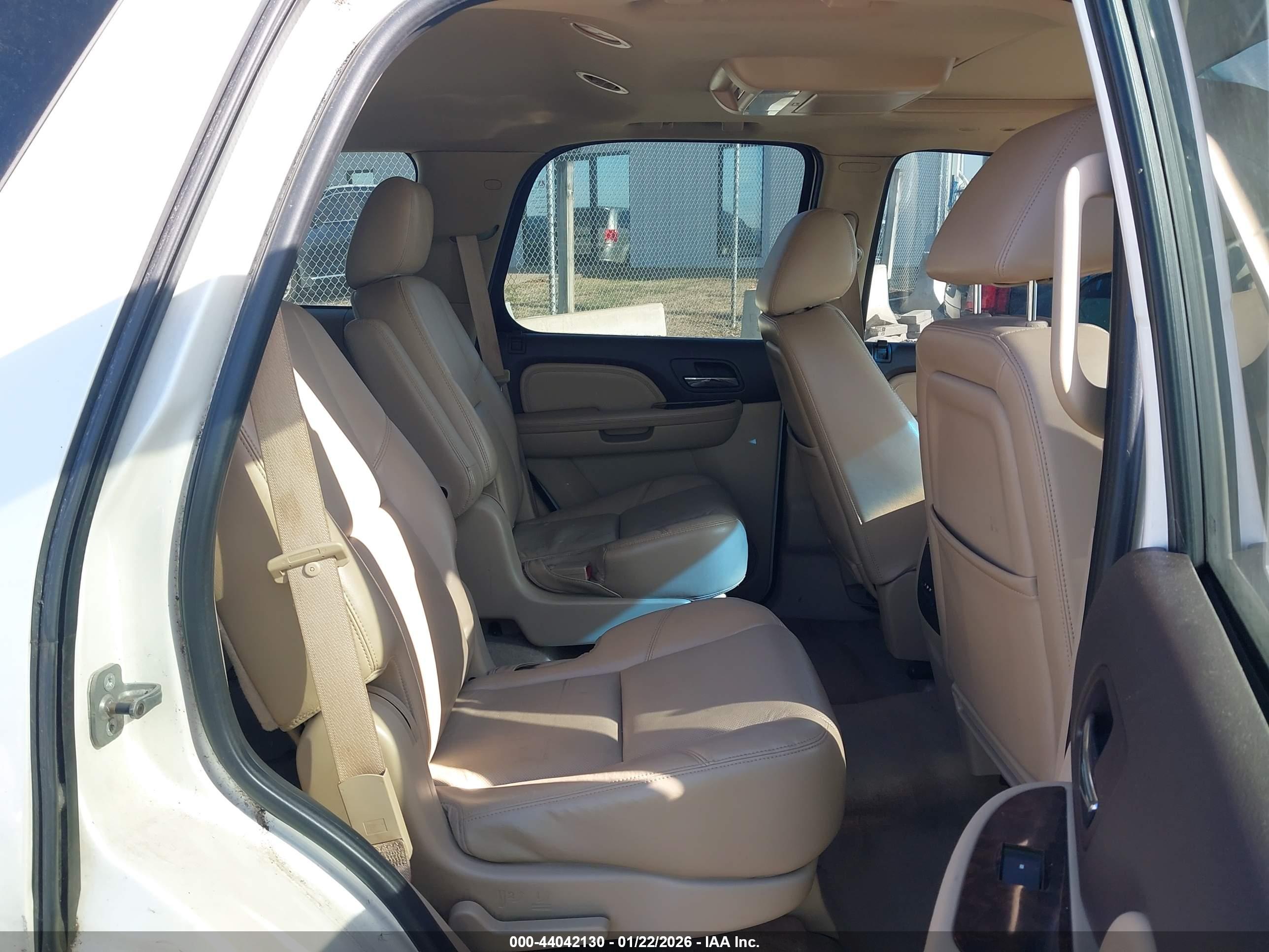 GMC YUKON image 8