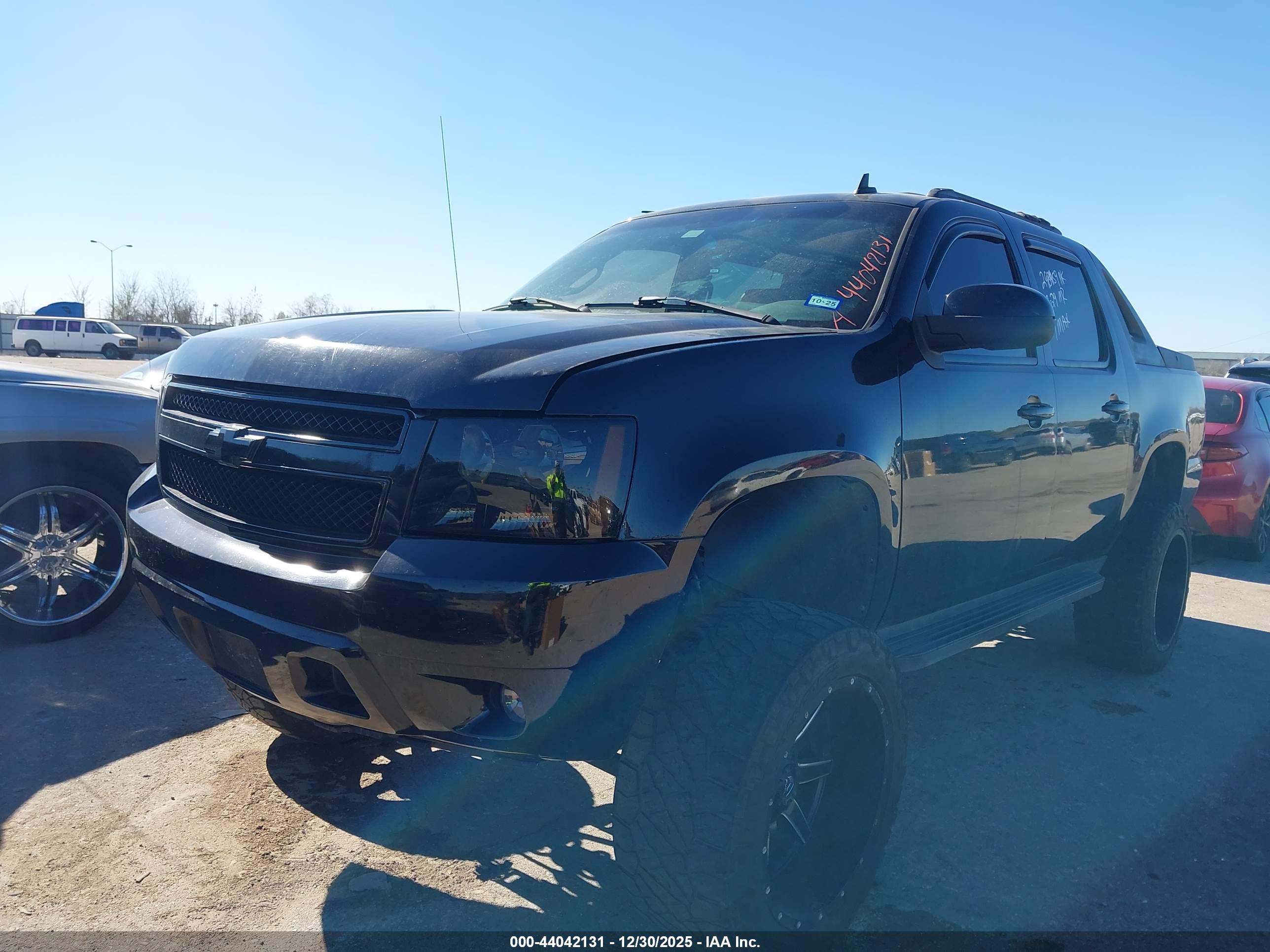 CHEVROLET AVALANCHE image 2